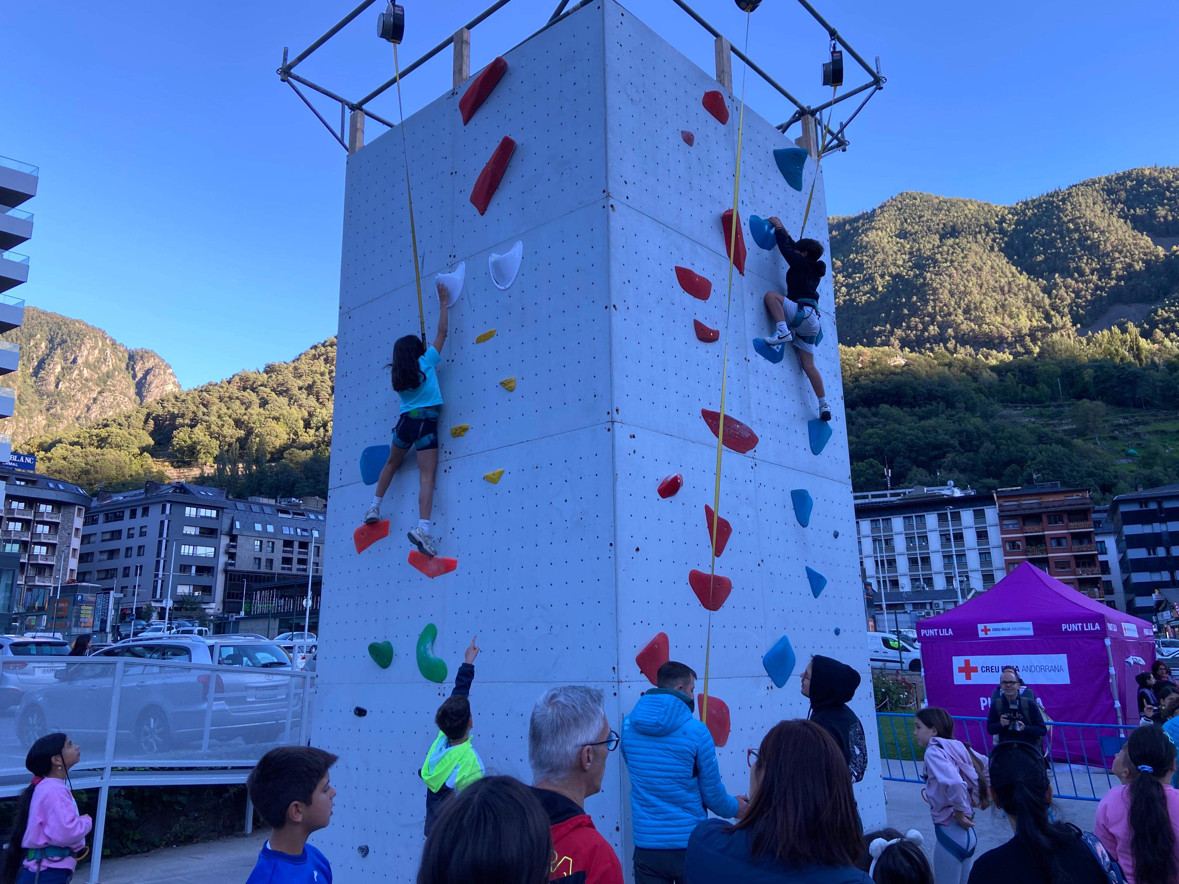 La cua per l'escalada ha estat la més multitudinària. La cua per l'escalada ha estat la més multitudinària.