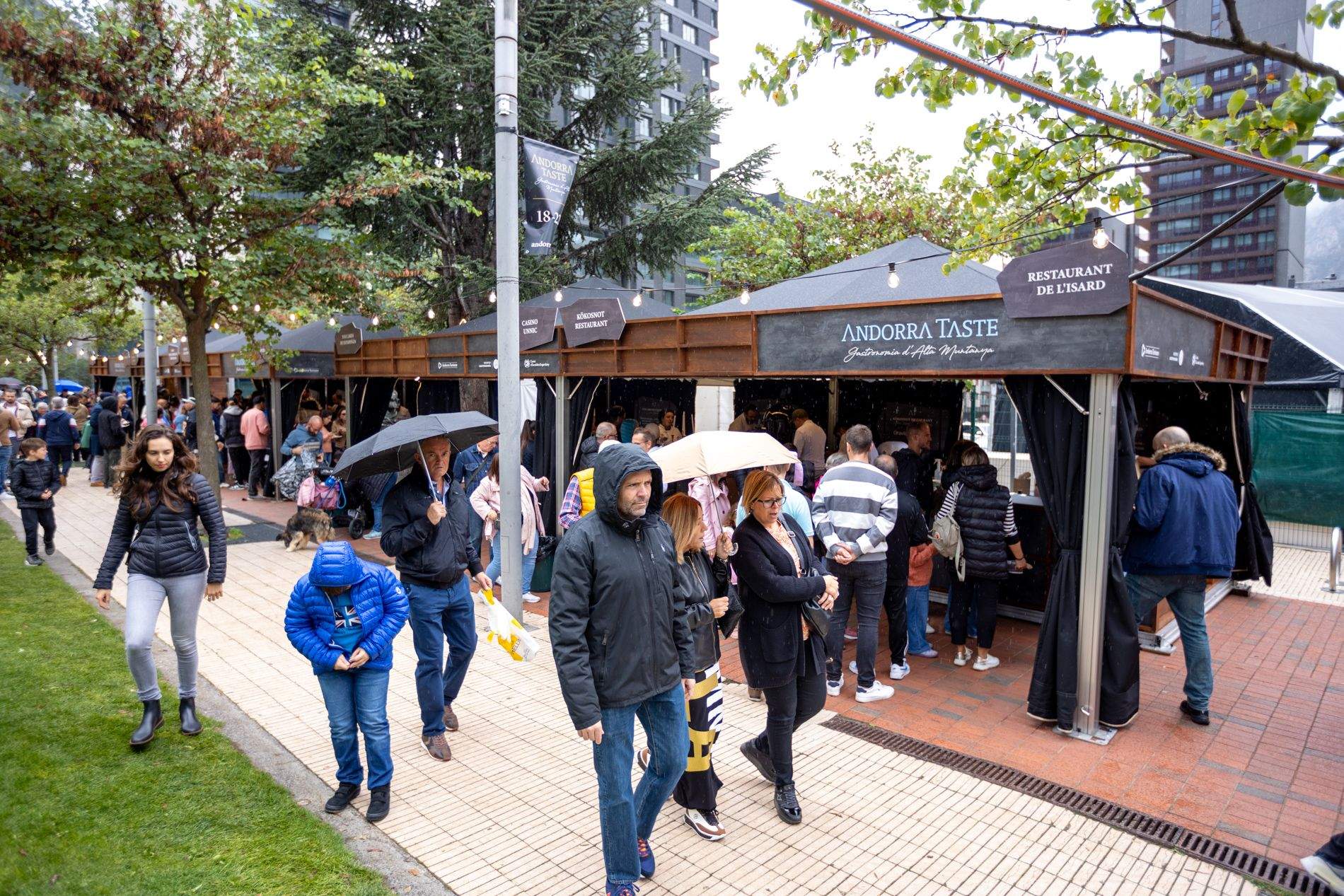 Els paraigües no han faltat a la cita d'aquest dissabte amb l'Andorra Taste. 