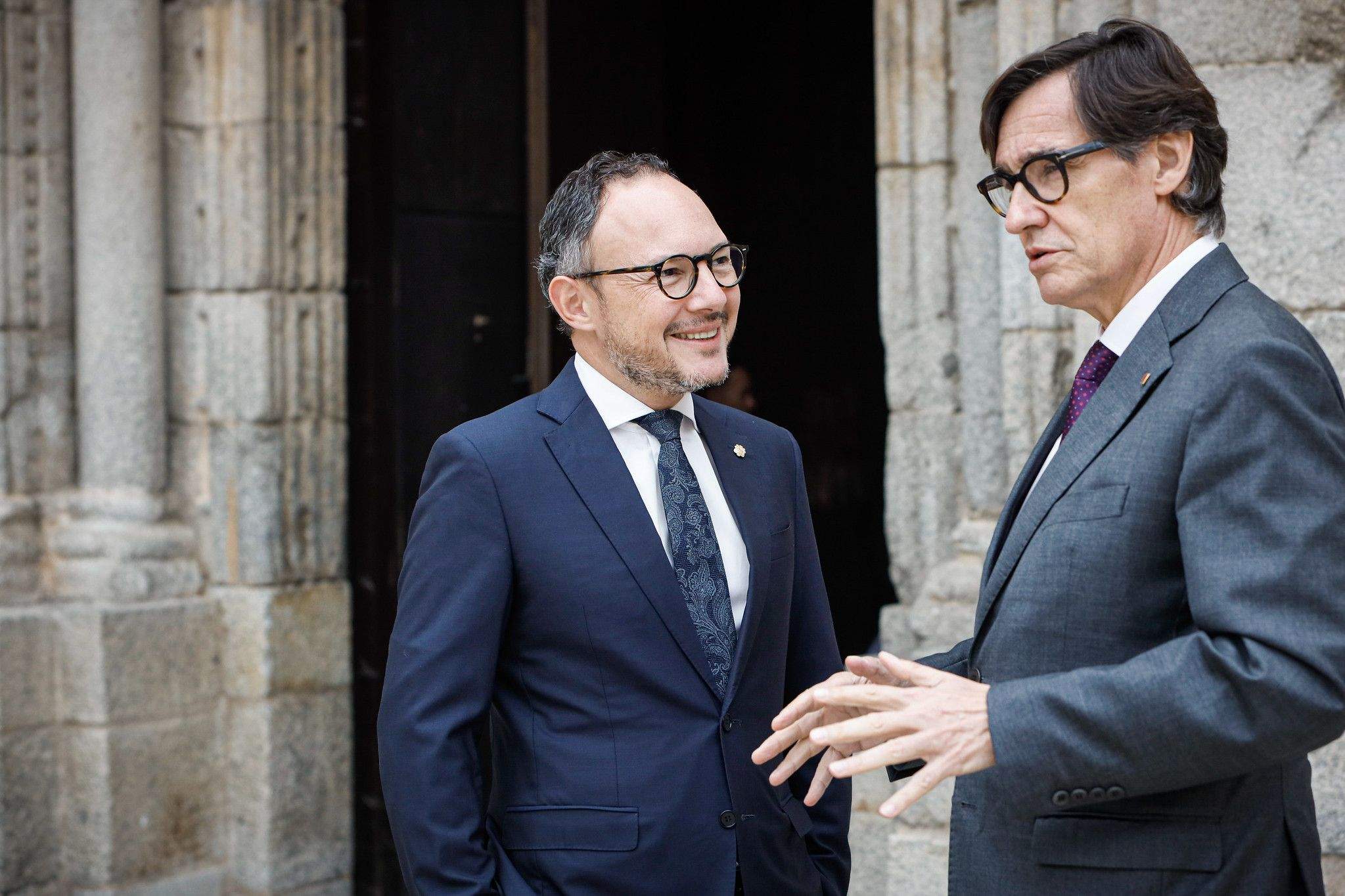 Xavier Espot i Salvador Illa abans d'entrar a la catedral de la Seu d'Urgell.
