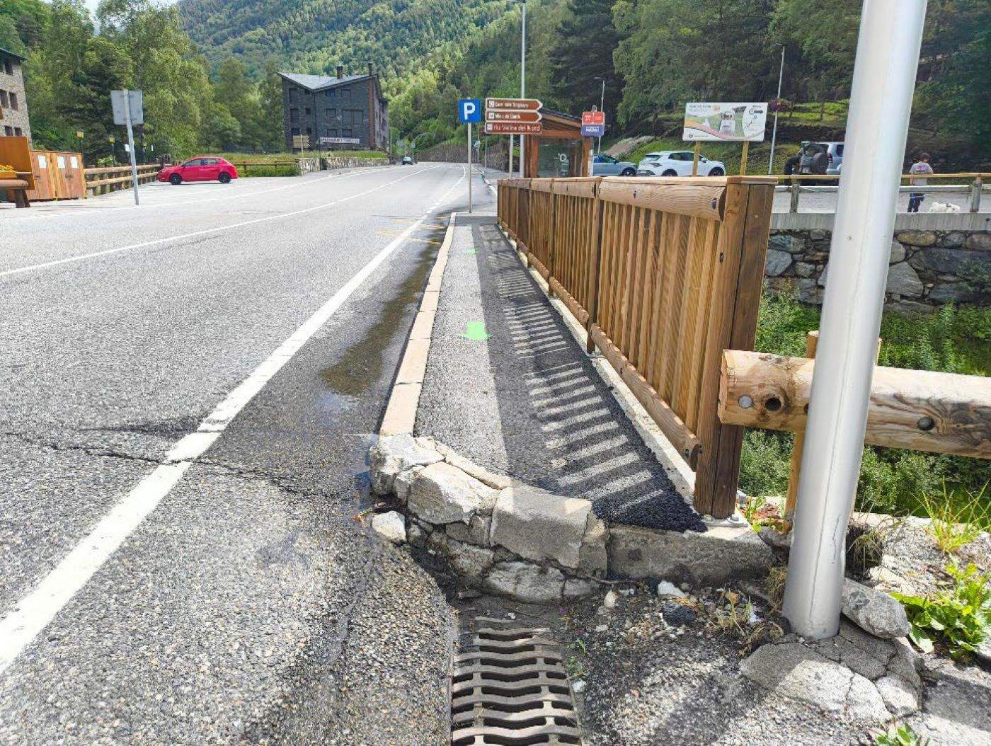 La general 3 al seu pas pel pont de les Mines de Llorts.