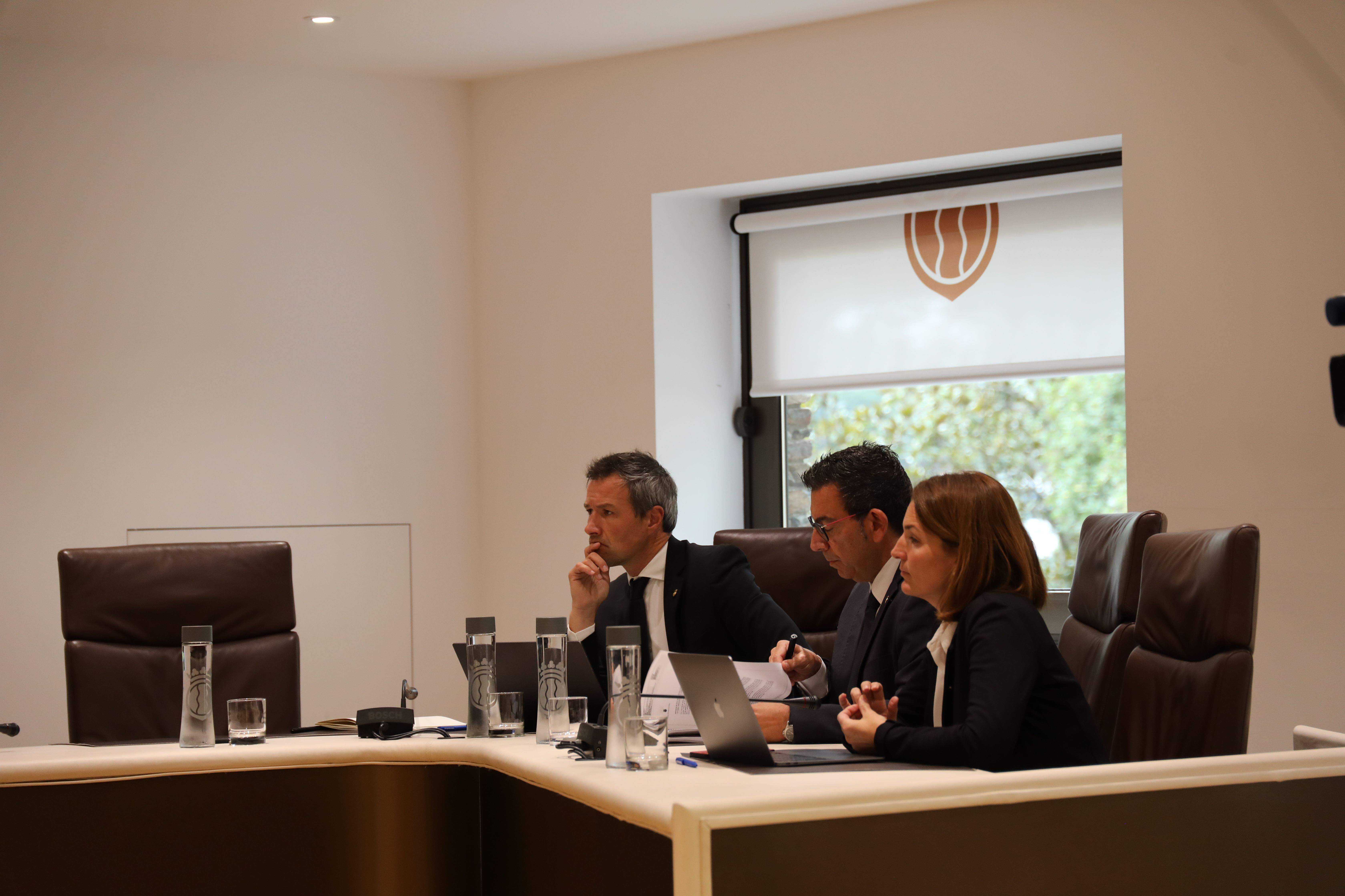 El grup de la minoria de Demòcrates. El grup de la minoria de Demòcrates.