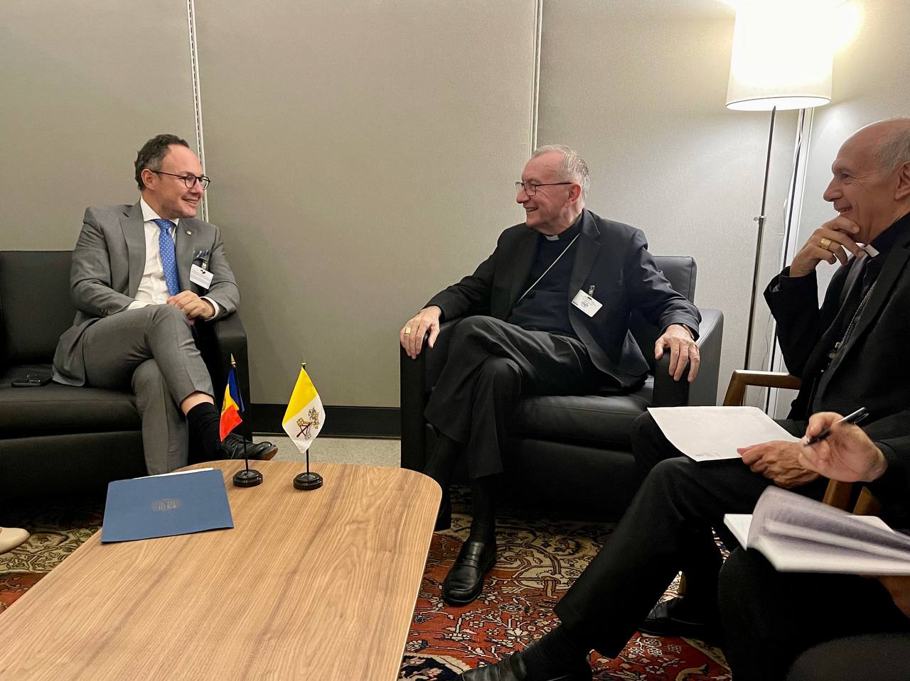 El cap de Govern, Xavier Espot, durant la trobada amb el cardenal Pietro Parolin.