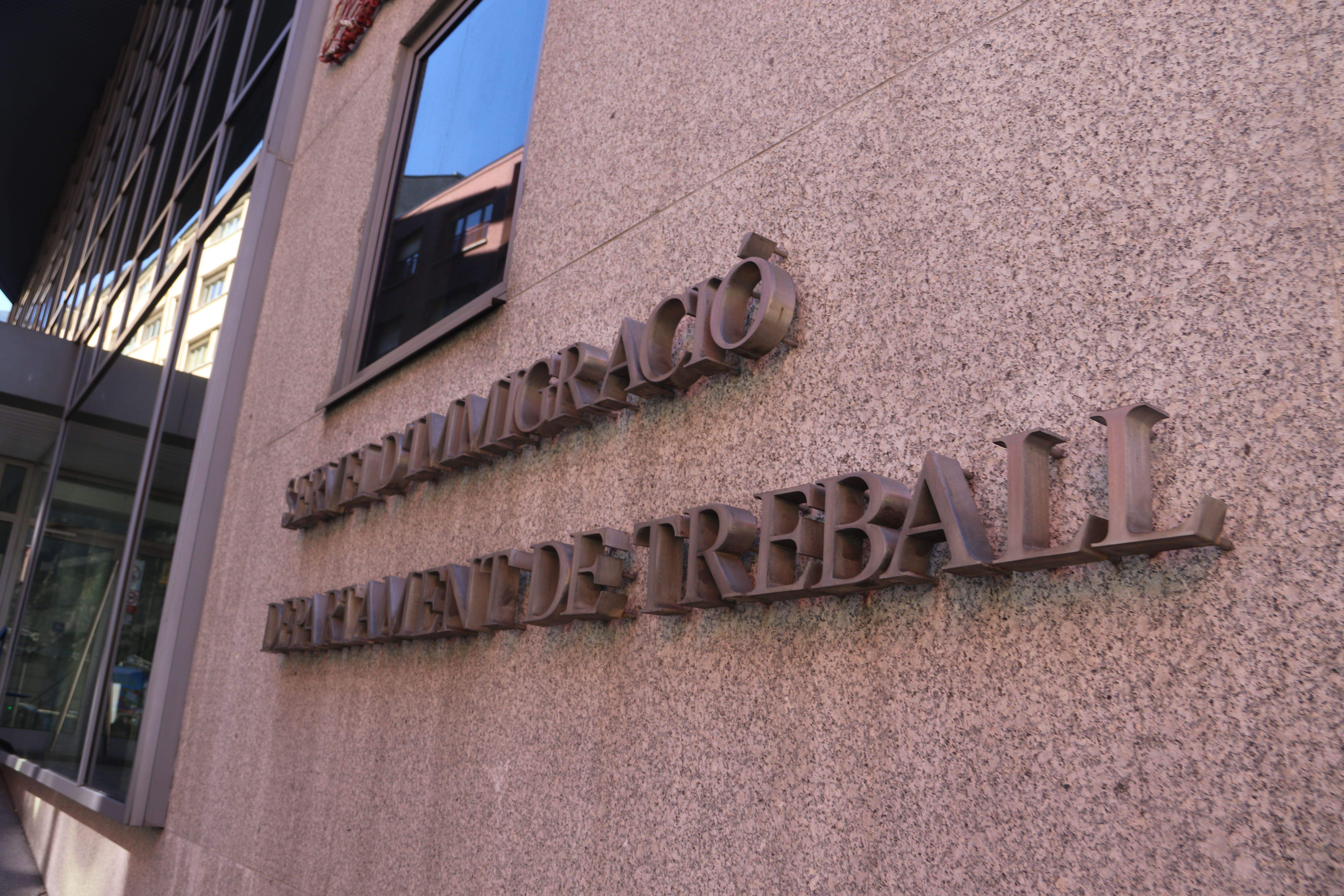 L'entrada a les dependències d'Immigració.