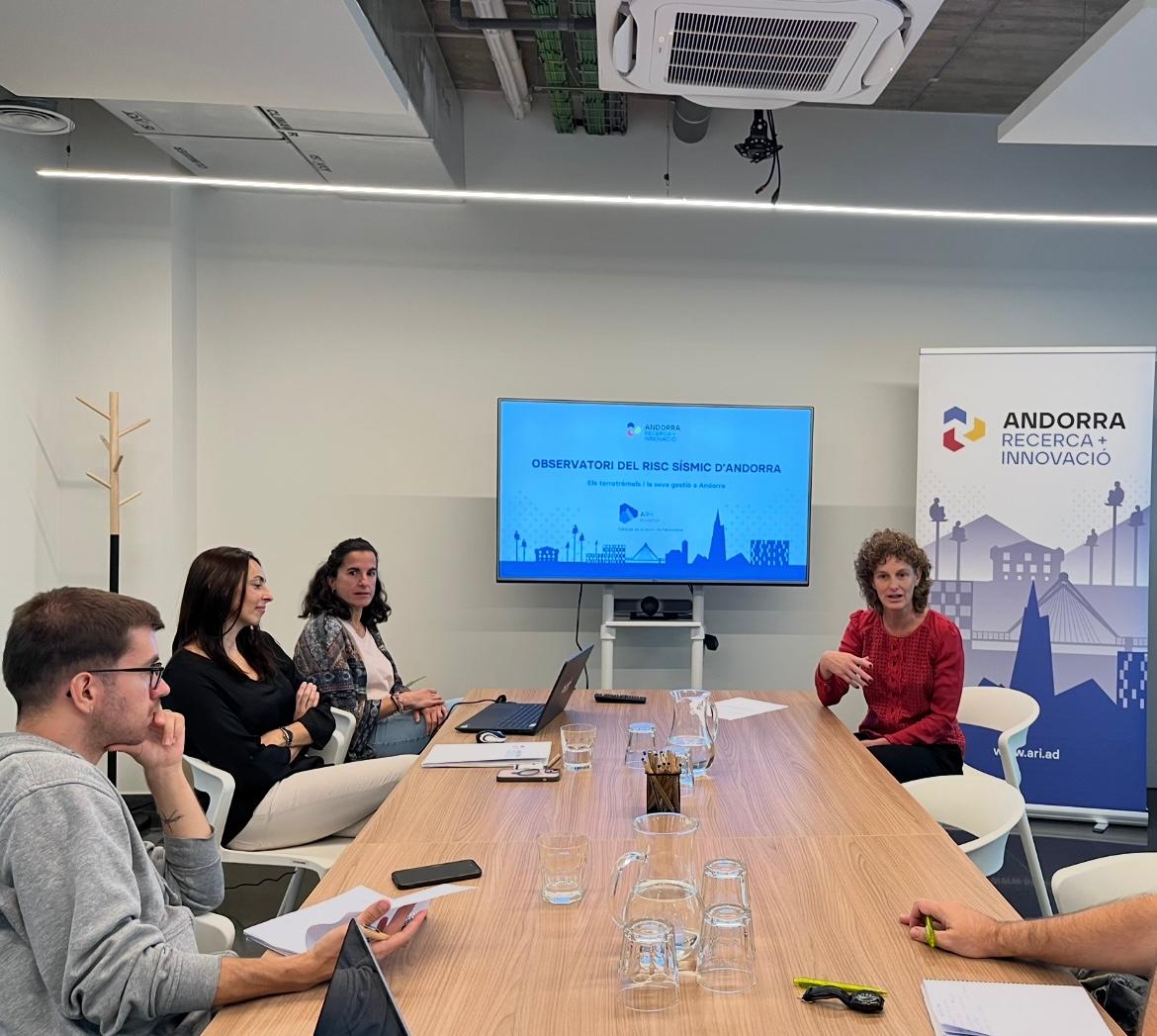 La coordinadora de l’àrea de ciències de la terra i de l’atmosfera de l’eix Muntanya d’AR+I, Laura Trapero i de les investigadores Anna Echeverria i Natàlia Gallego.