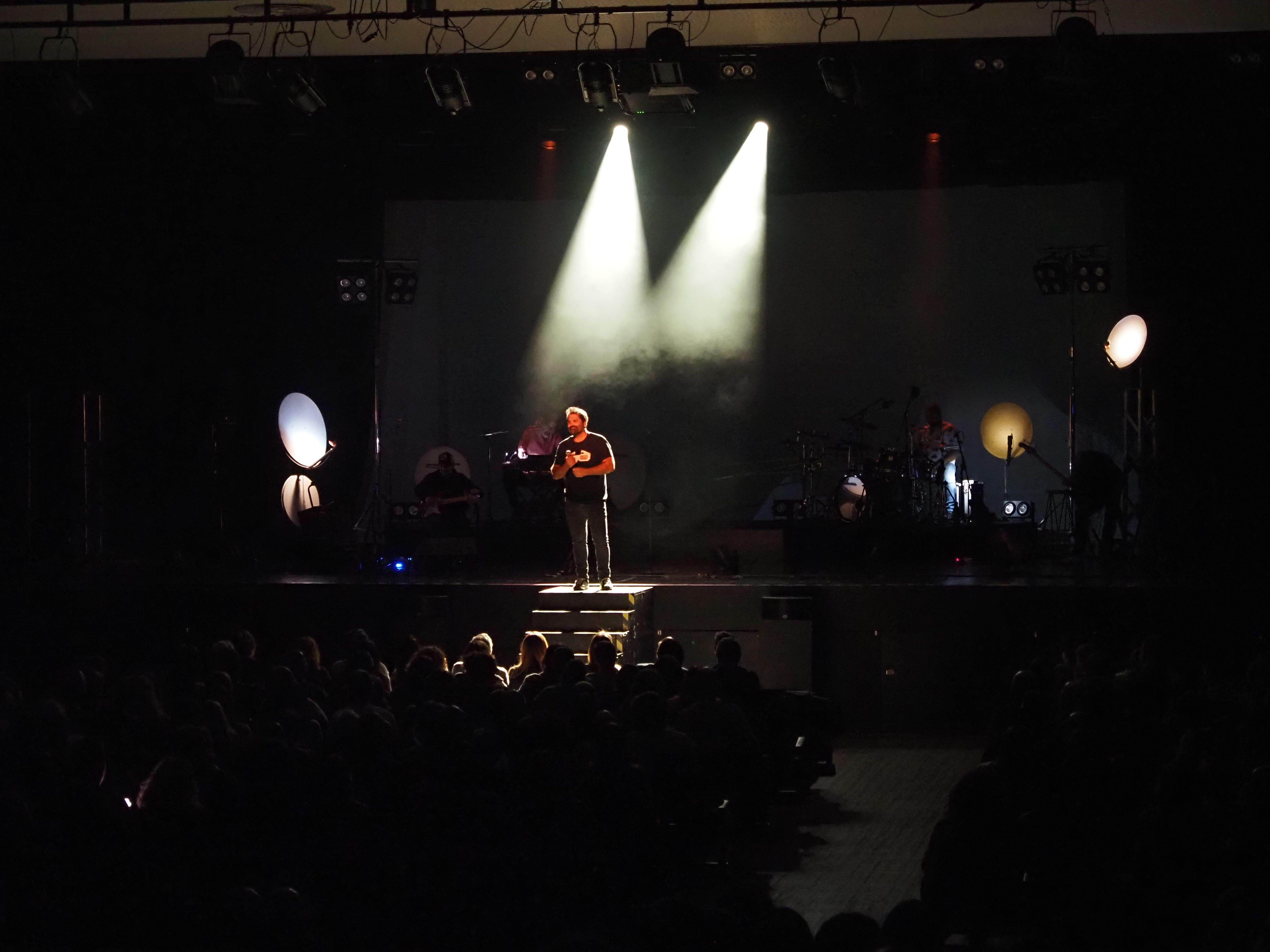 Debon canta a ‘cappella’ ‘Cartes de Ramiro’.