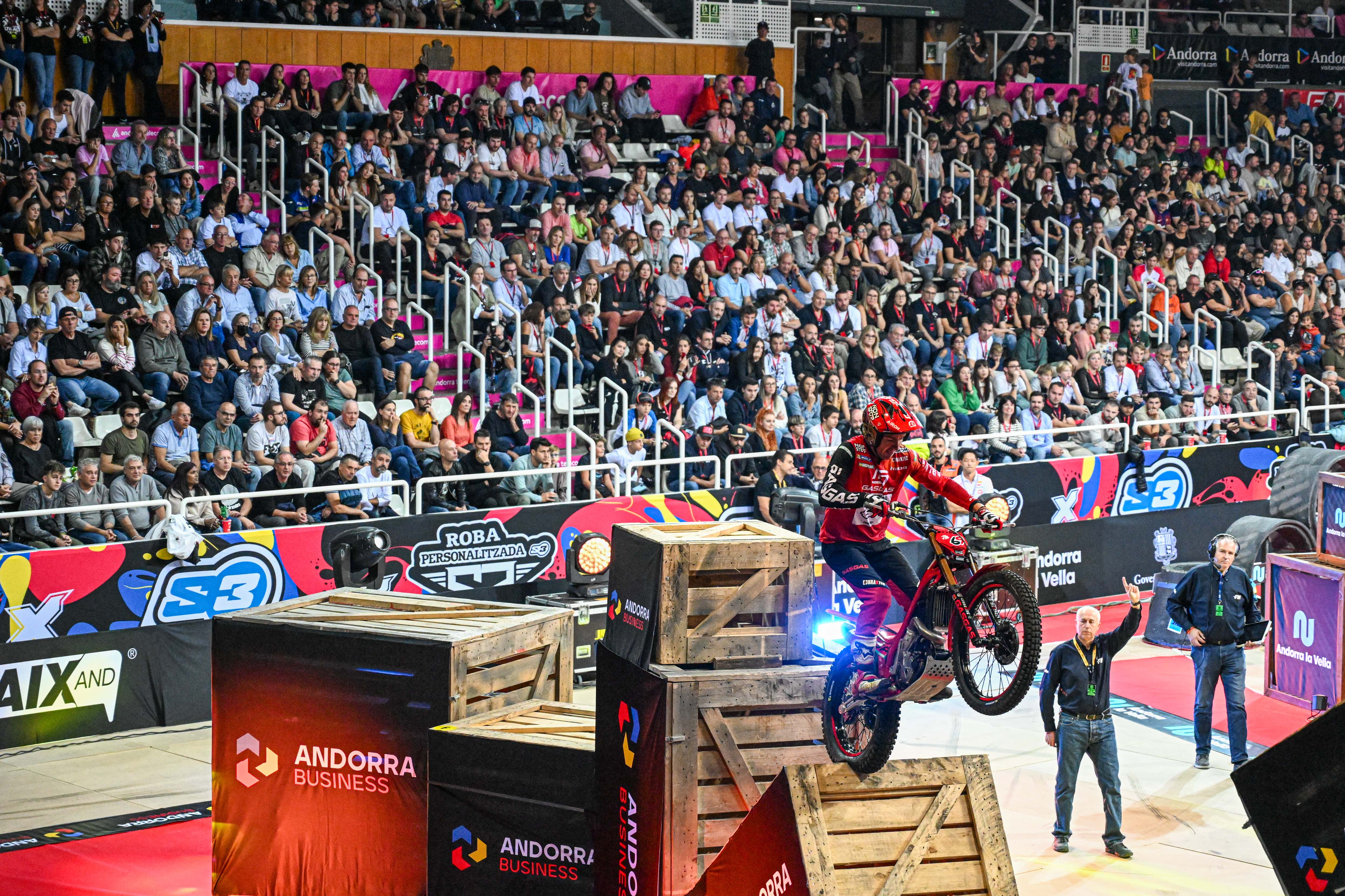 Gran assistència al Poliesportiu d'Andorra la Vella. Gran assistència al Poliesportiu d'Andorra la Vella.