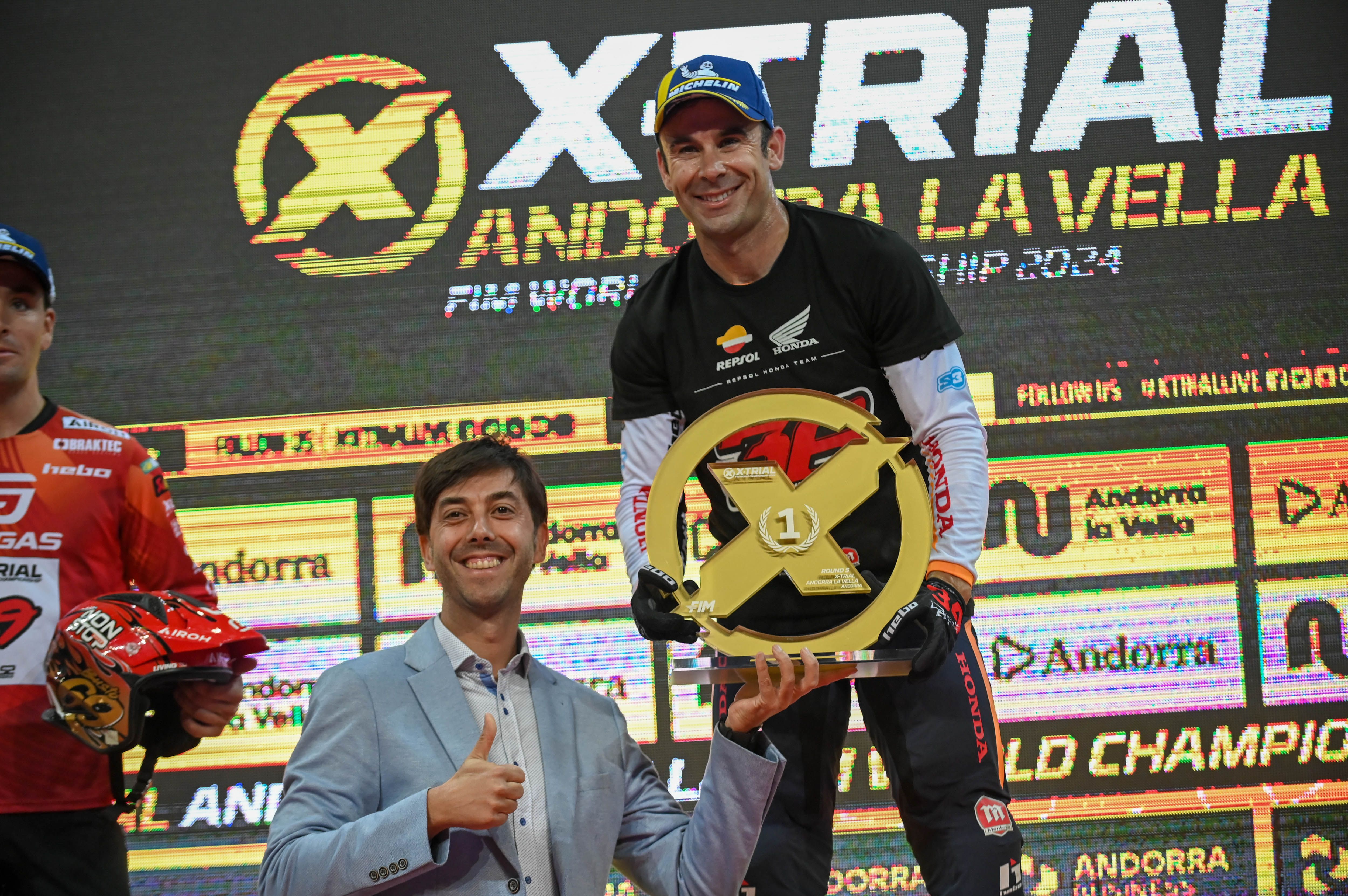 El cònsol major Sergi González, amb el campió del món. El cònsol major Sergi González, amb el campió del món.