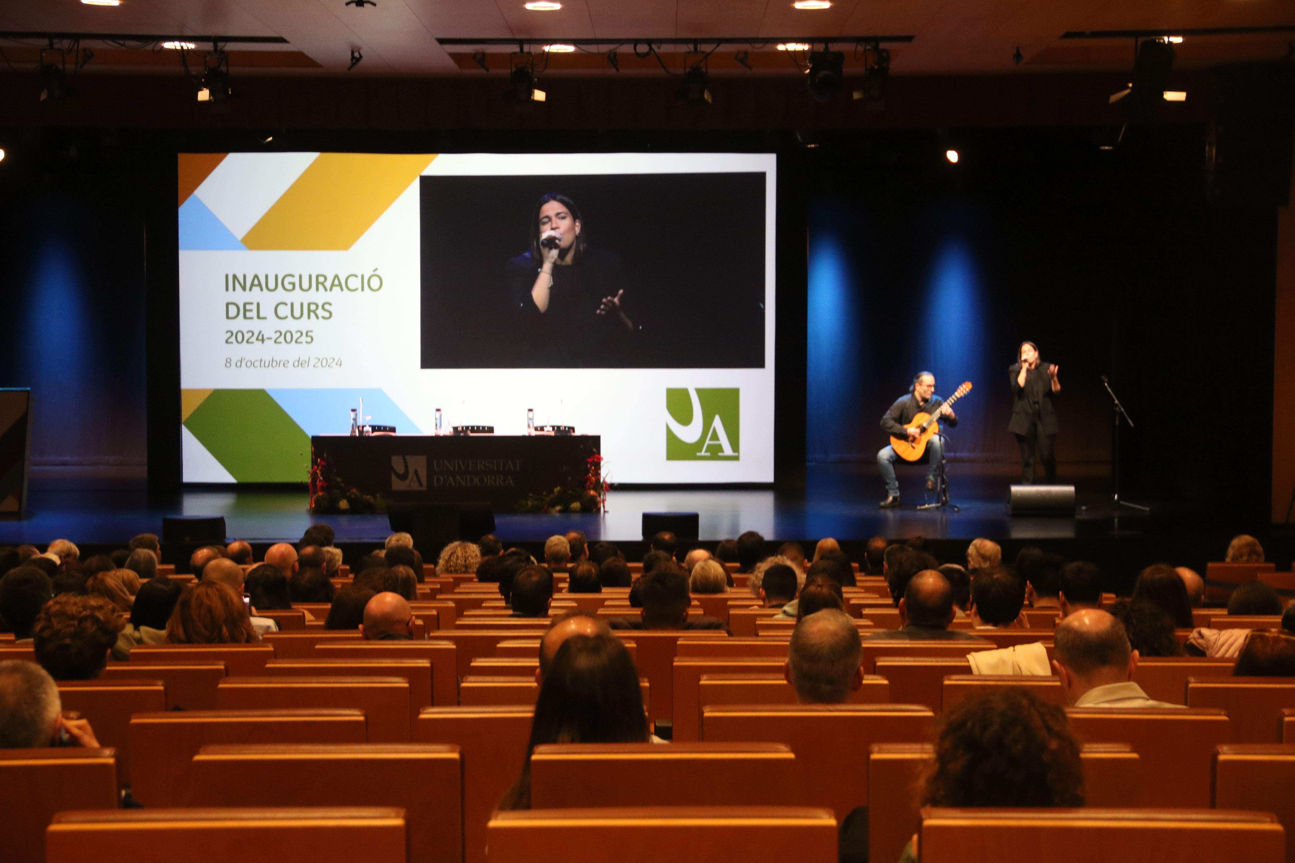 Actuació del duet Veu silent.