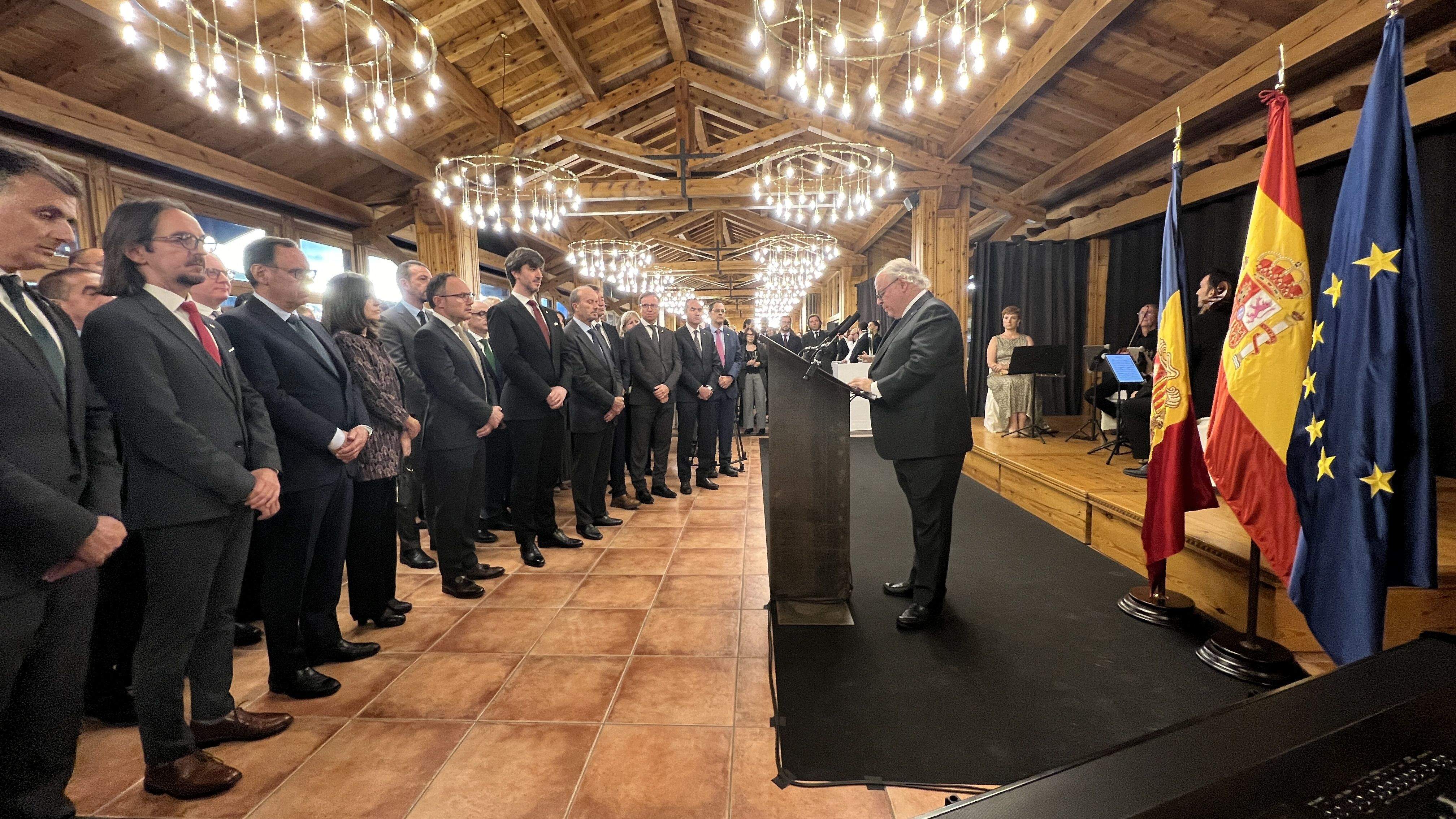 Un moment del discurs de l'ambaixador.