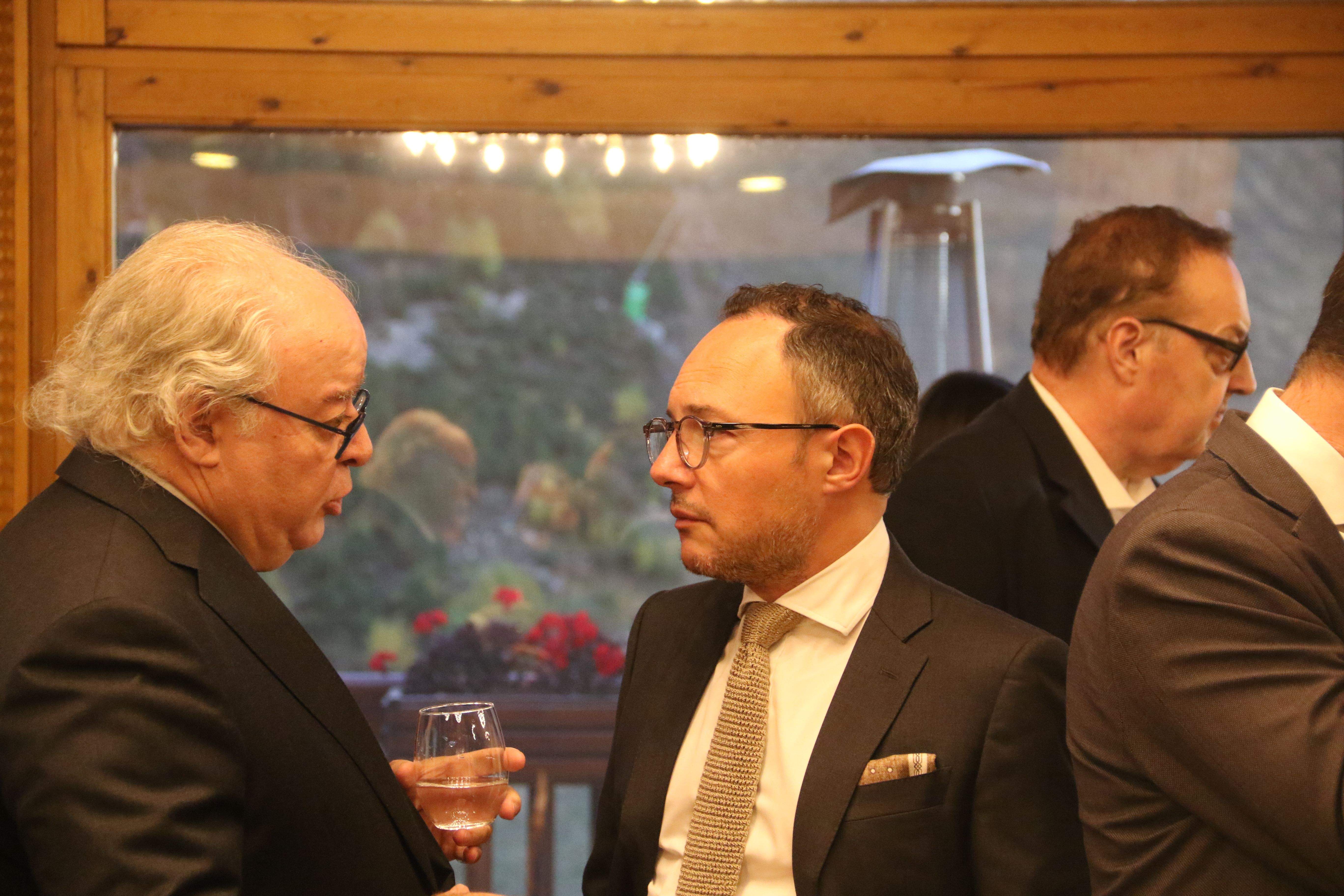 Carles Pérez-Desoy i Xavier Espot parlant just abans del discurs oficial.