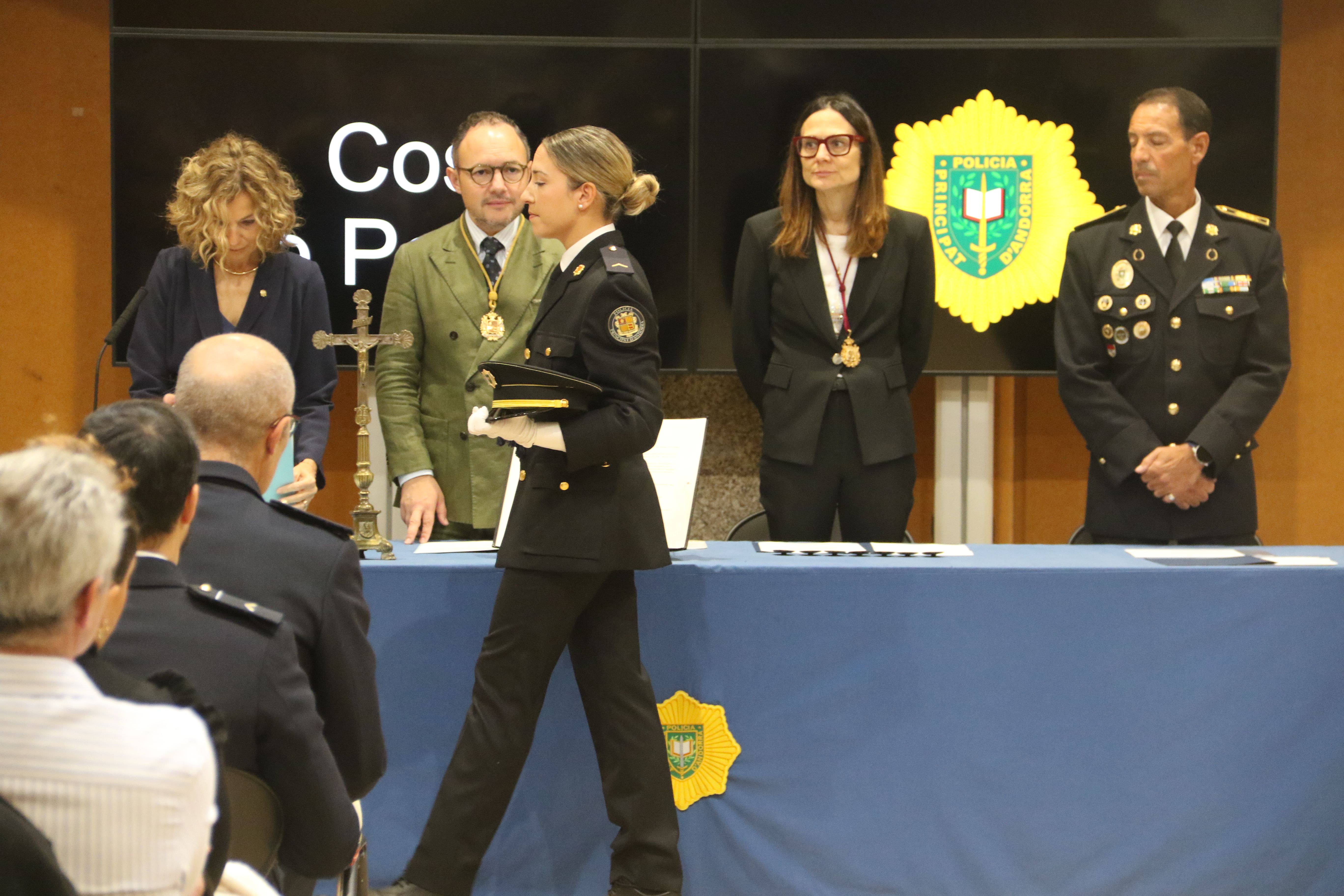 La tercera agent de la promoció en acudir a prometre el càrrec. La tercera agent de la promoció en acudir a prometre el càrrec.