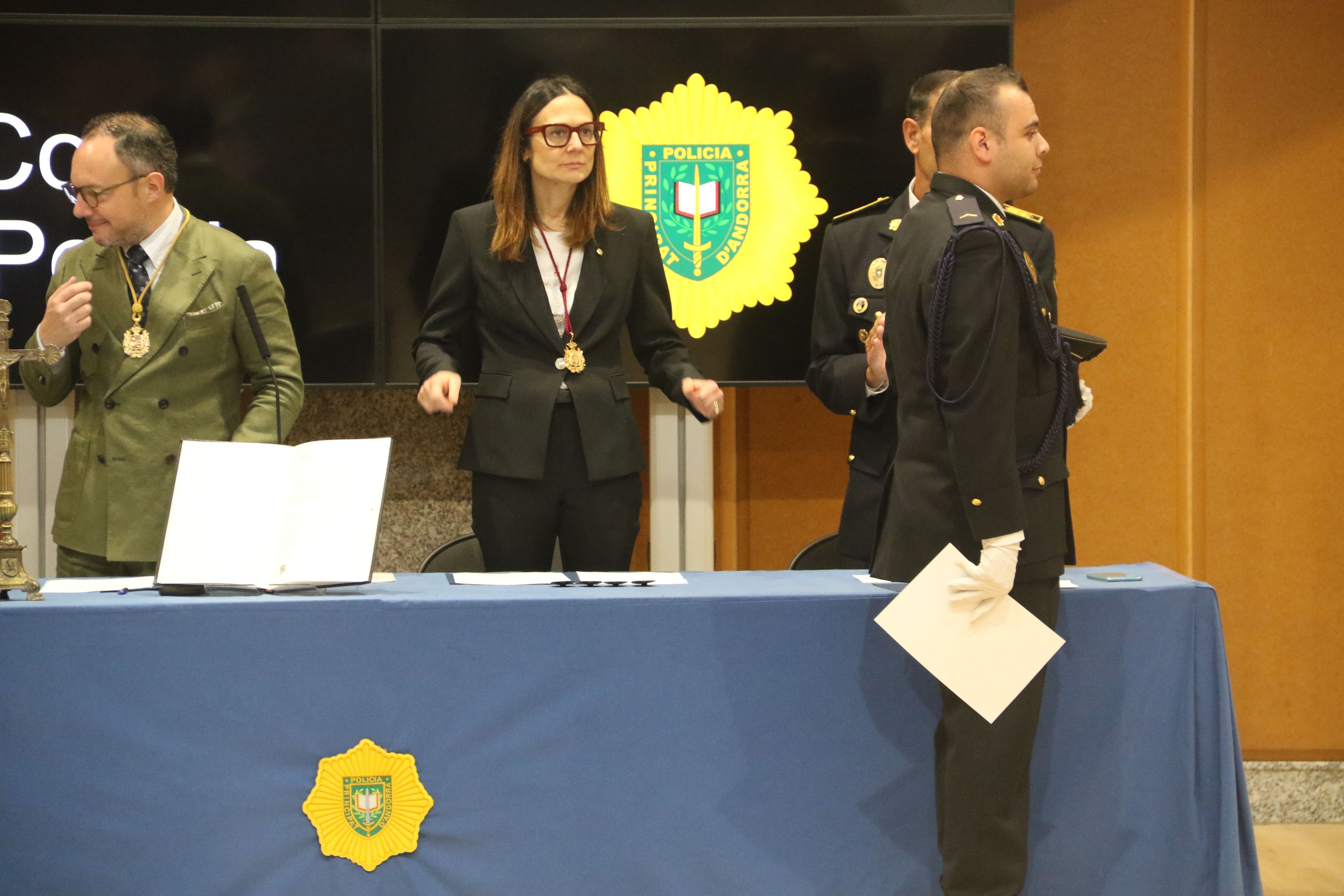 El cinquè agent de la promoció en el moment de la jura. El cinquè agent de la promoció en el moment de la jura.