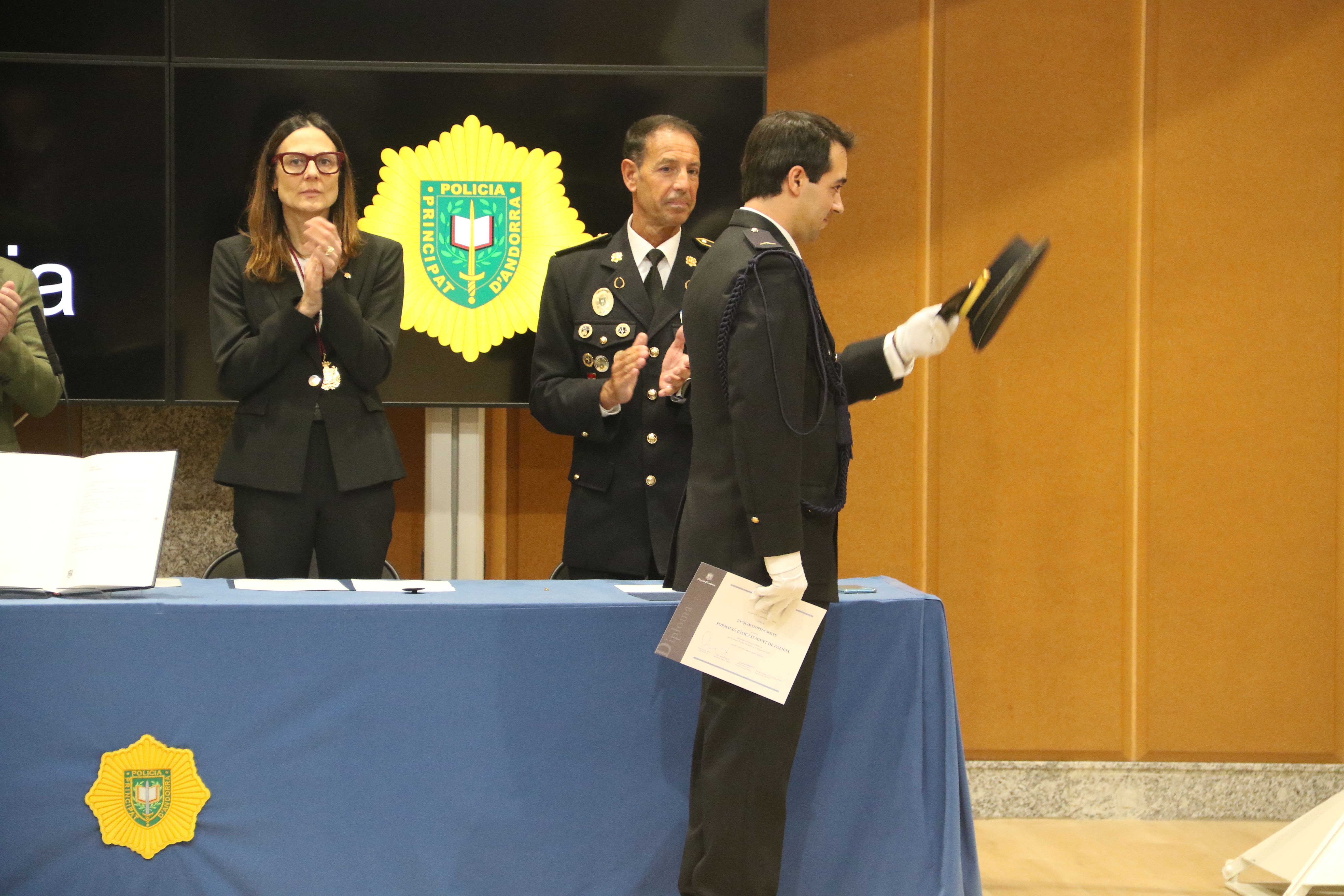 El vuitè agent de la promoció en el moment de la jura. El vuitè agent de la promoció en el moment de la jura.