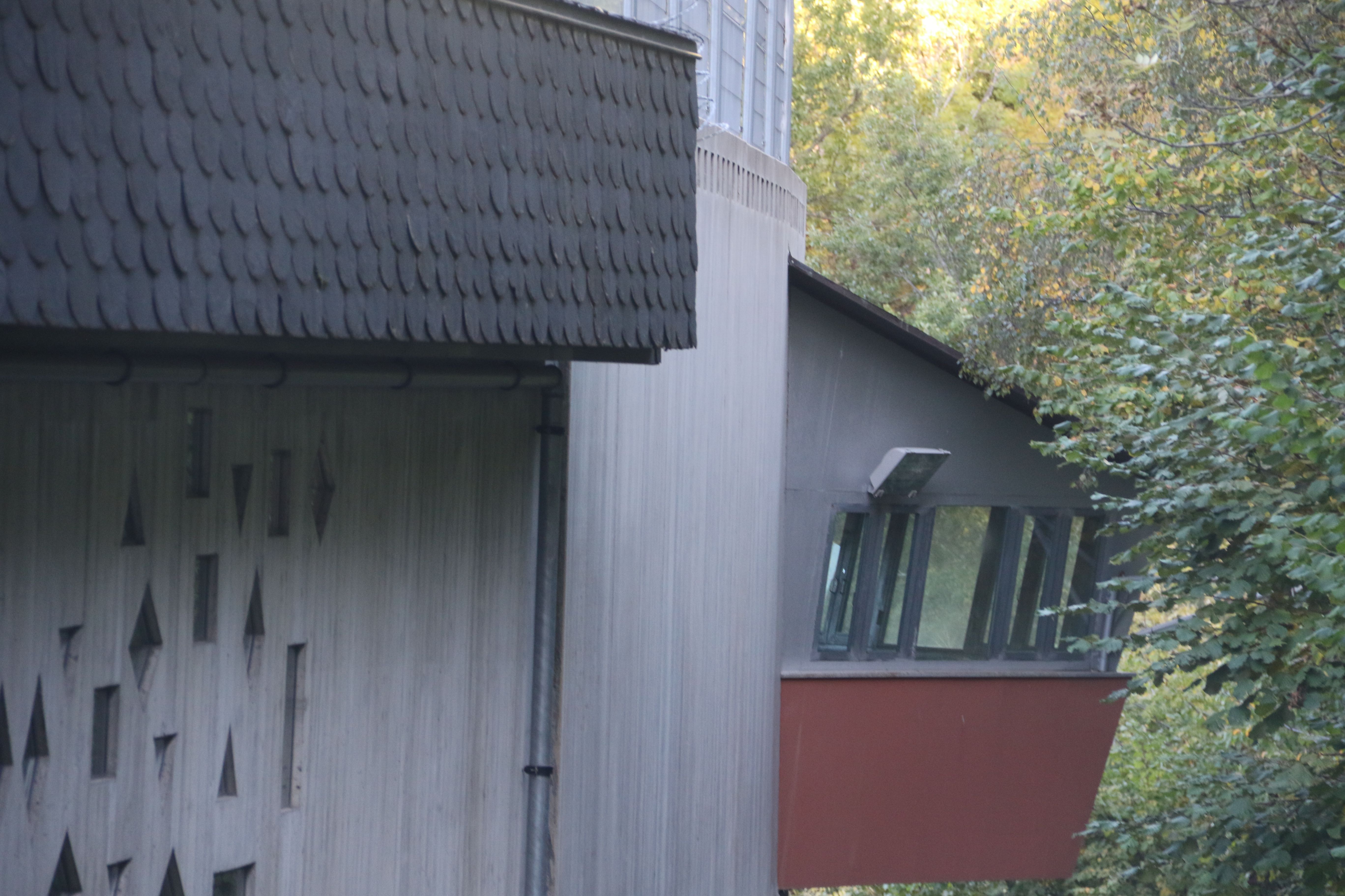 Una imatge de l'exterior d'una de les dependències de la presó.