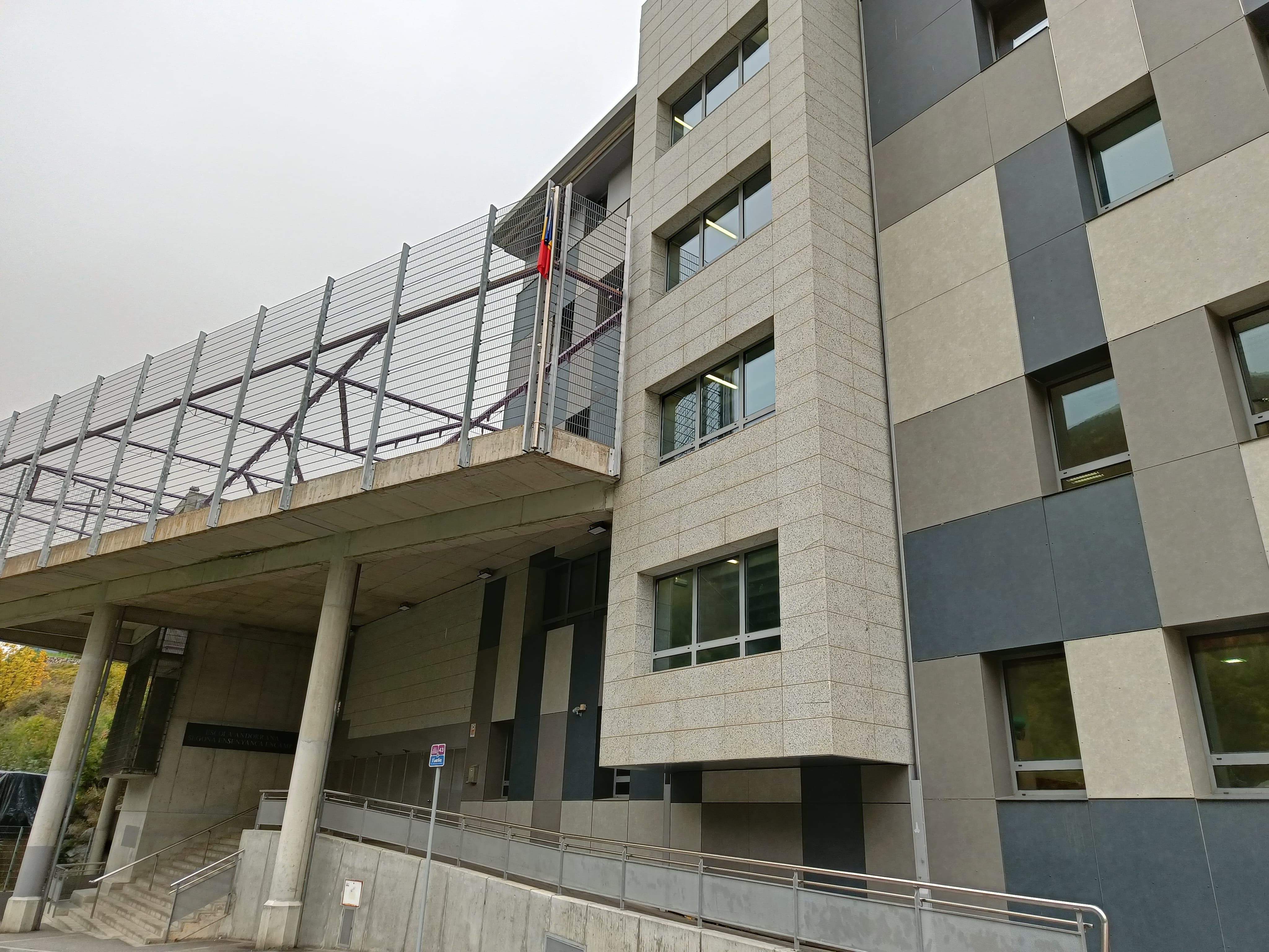 Imatge exterior de l'escola andorrana d'Encamp.