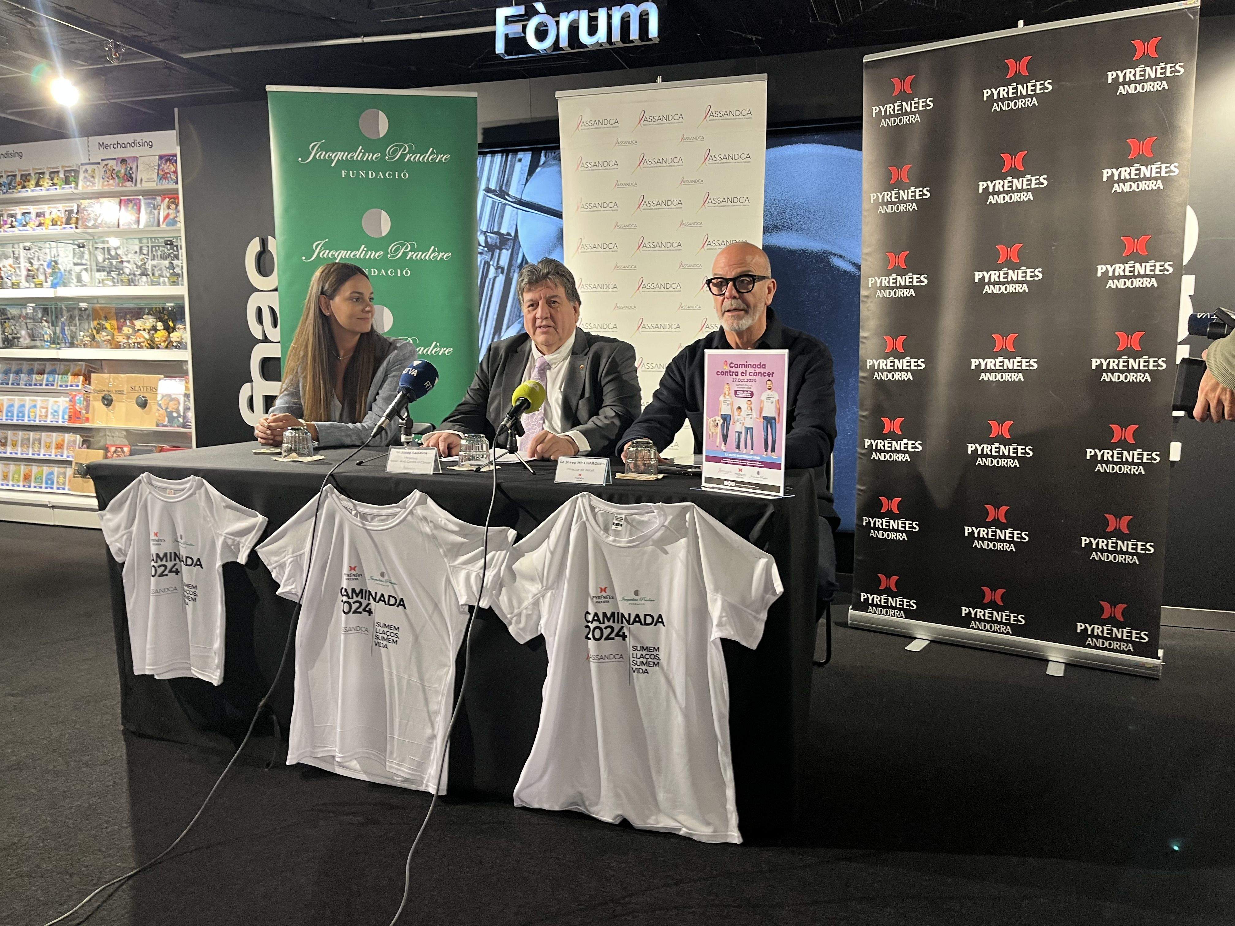 Sílvia Martí, secretària de la fundació Jacqueline Pradere, Josep Saravia, president d'Assandca i Josep Maria Charques, director de Retail.