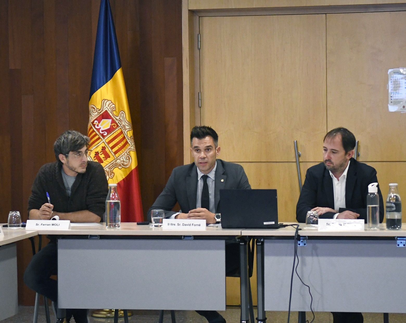 El cap d'àrea de Transports, Ferran Moli, David Forné i el director de Transports, Carles Miquel. El cap d'àrea de Transports, Ferran Moli, David Forné i el director de Transports, Carles Miquel.