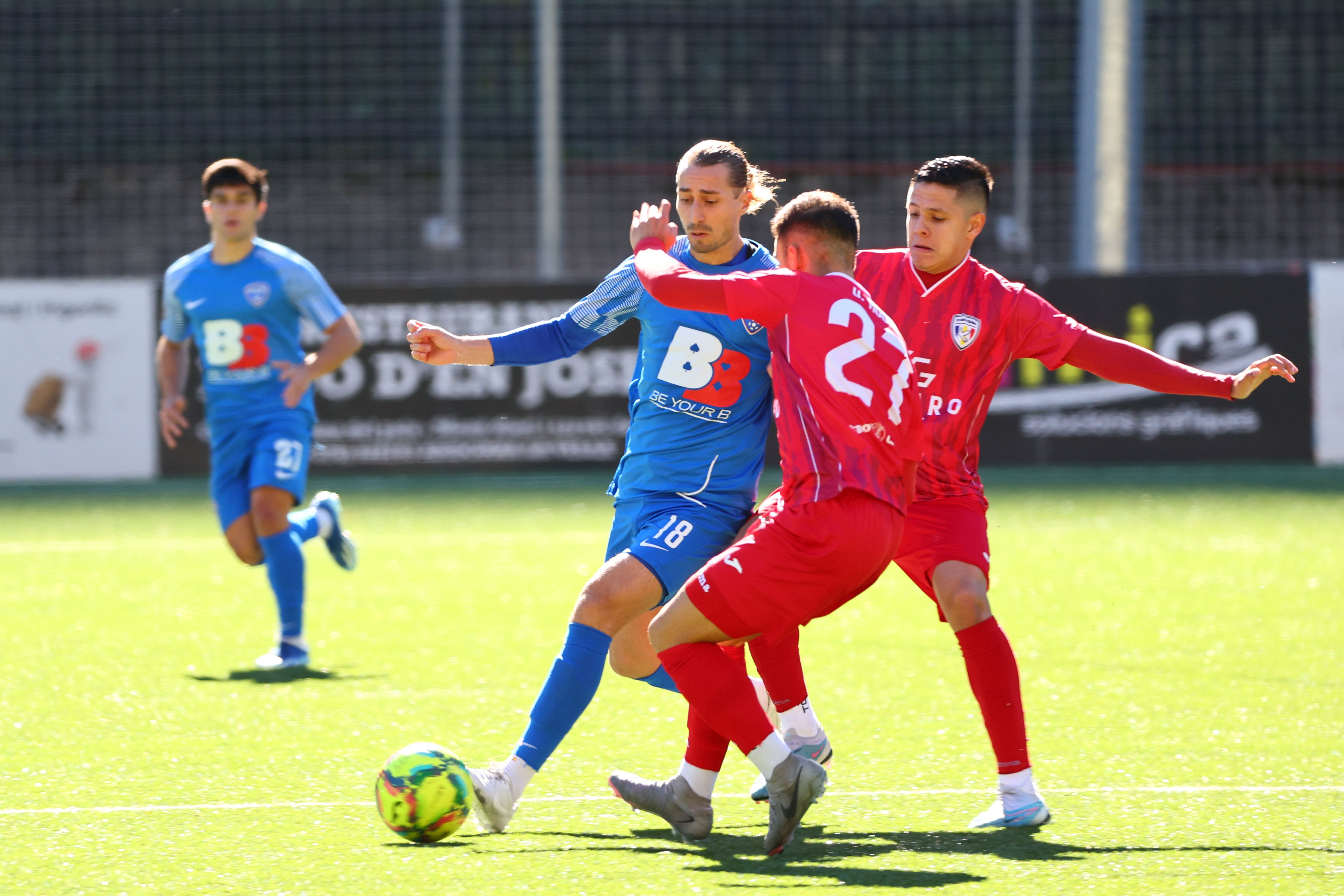 Un Atlètic Escaldes en estat de gràcia ha superat a l'FC Santa Coloma. Un Atlètic Escaldes en estat de gràcia ha superat a l'FC Santa Coloma.