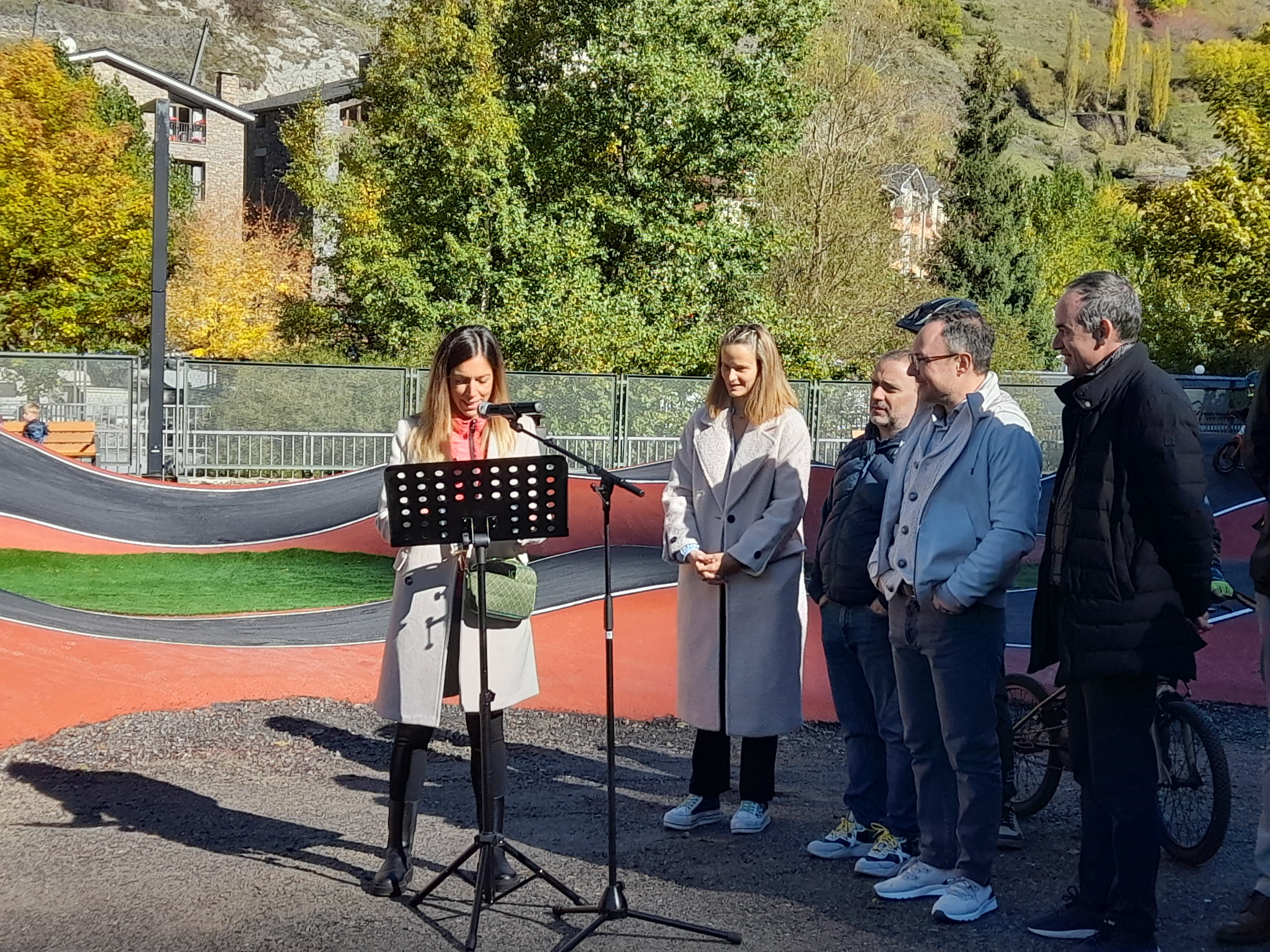 Un moment de la inauguració del 'pump track'. Un moment de la inauguració del 'pump track'.