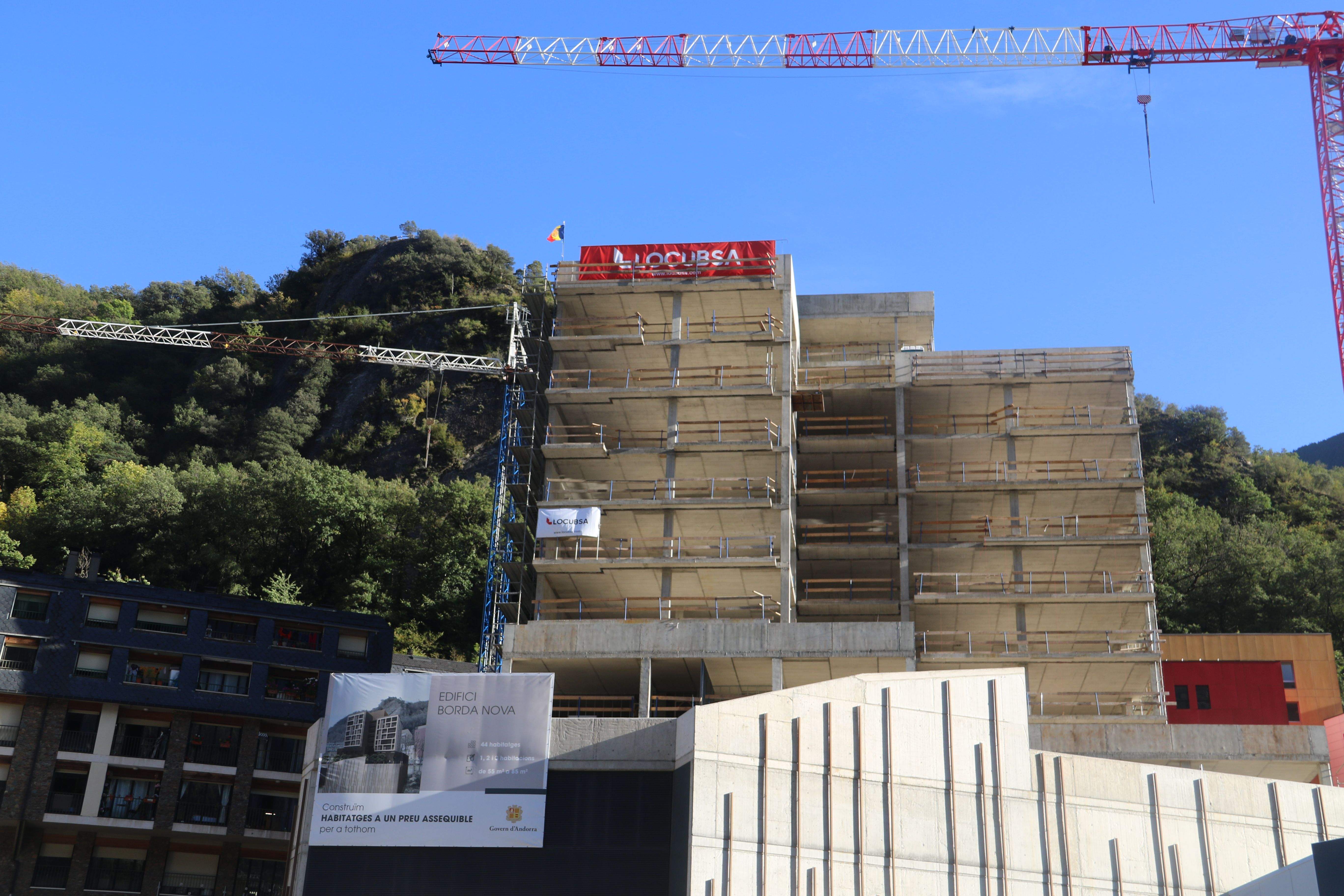 L'edifici amb l'estructura completada.