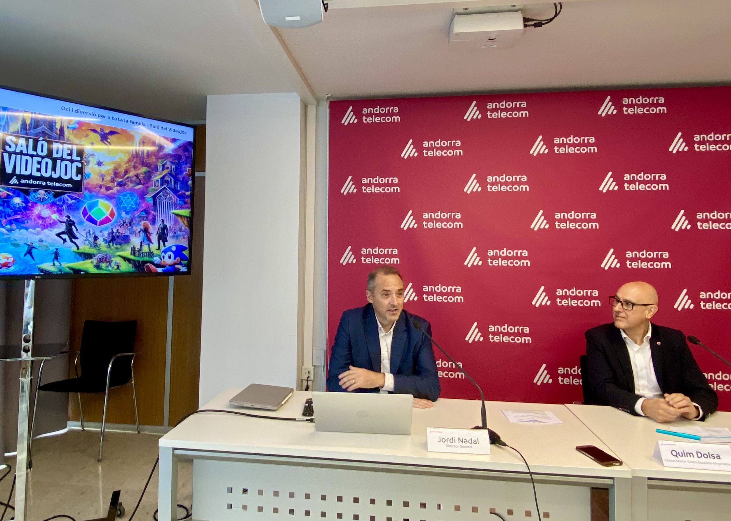 El director general d'Andorra Telecom, Jordi Nadal i del cònsol menor d'Escaldes-Engordany, Quim Dolsa.