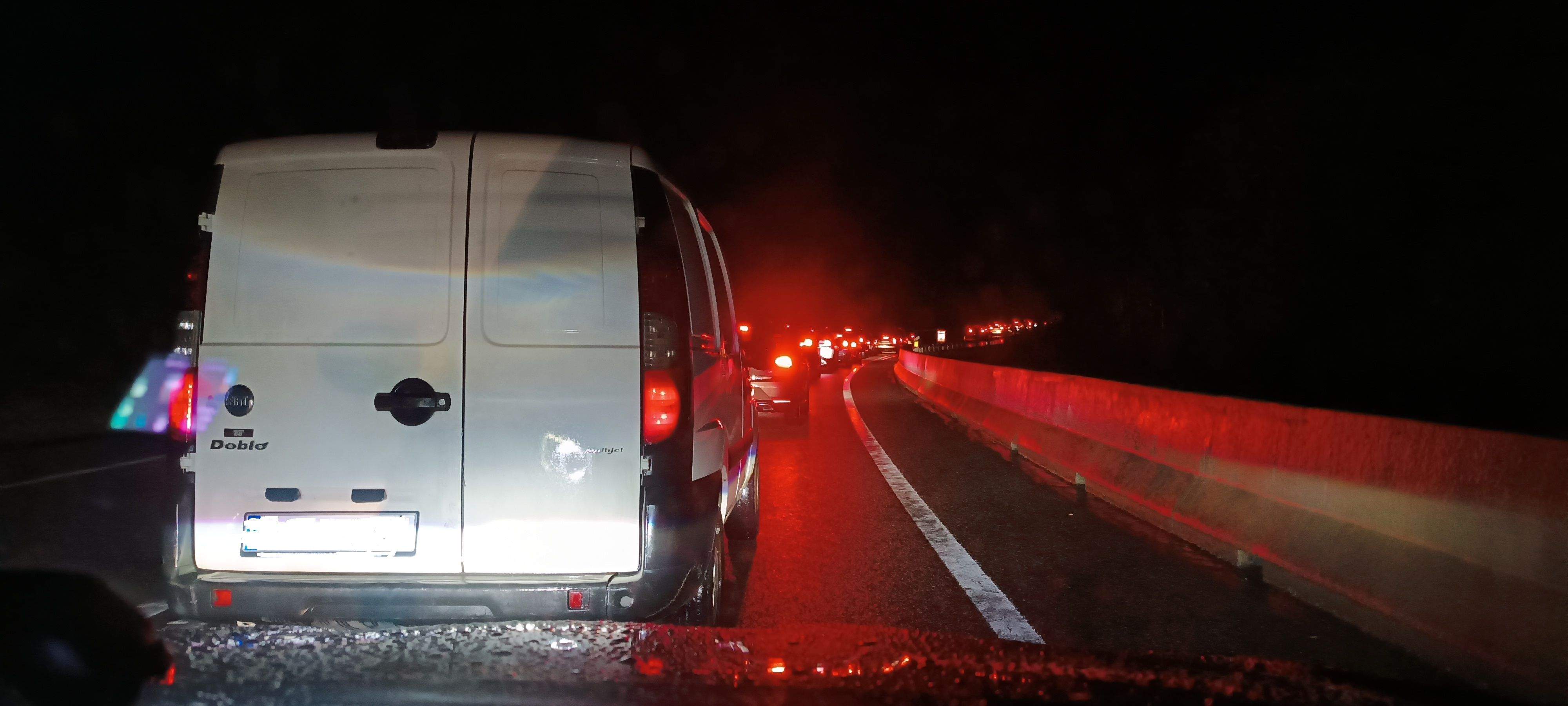 Fortes retencions a Anserall per culpa de l'esllavissada i l'acciden t. Fortes retencions a Anserall per culpa de l'esllavissada i l'acciden t.