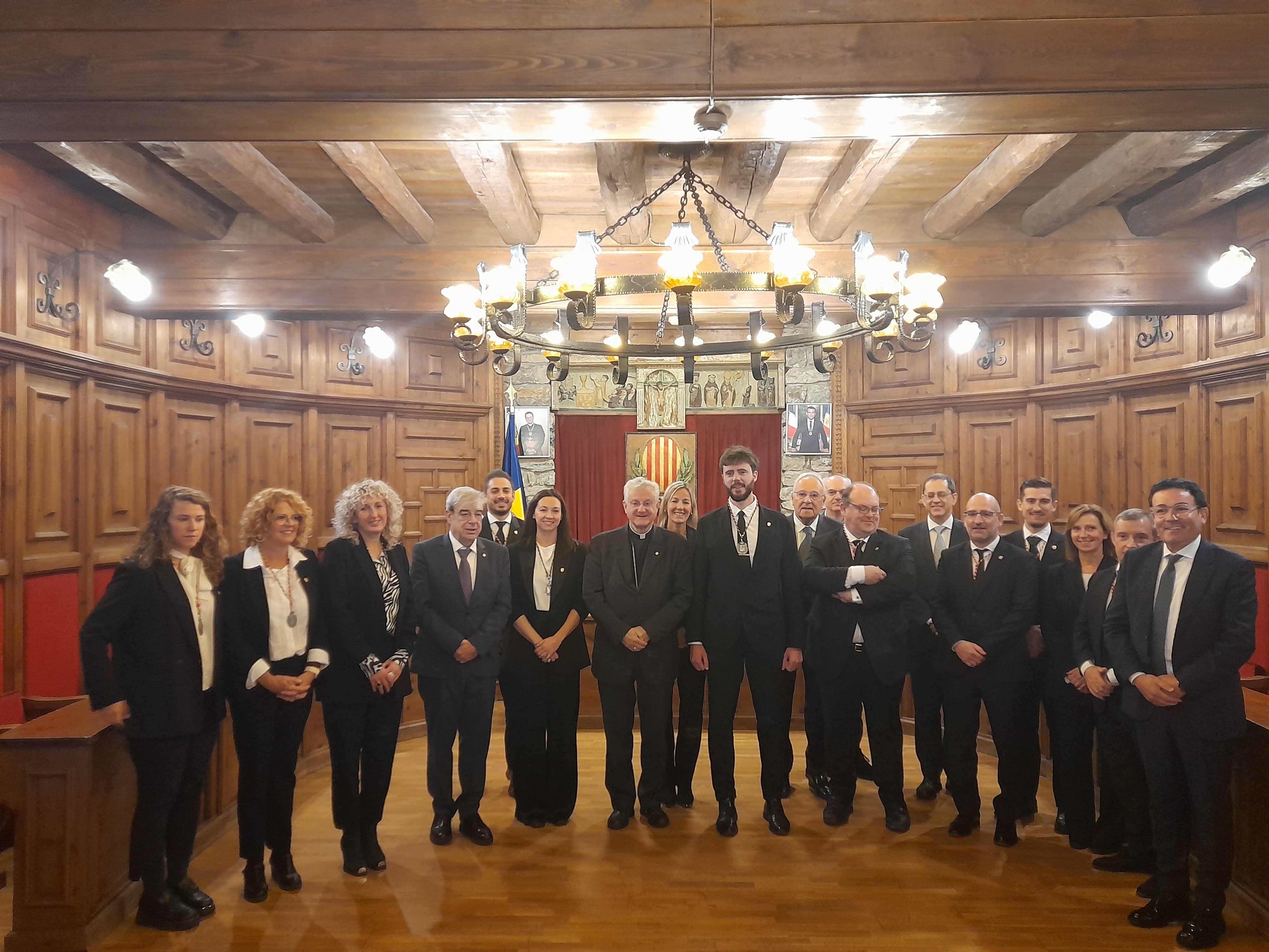Vives amb la majoria i oposició del comú de Sant Julià. Vives amb la majoria i oposició del comú de Sant Julià.