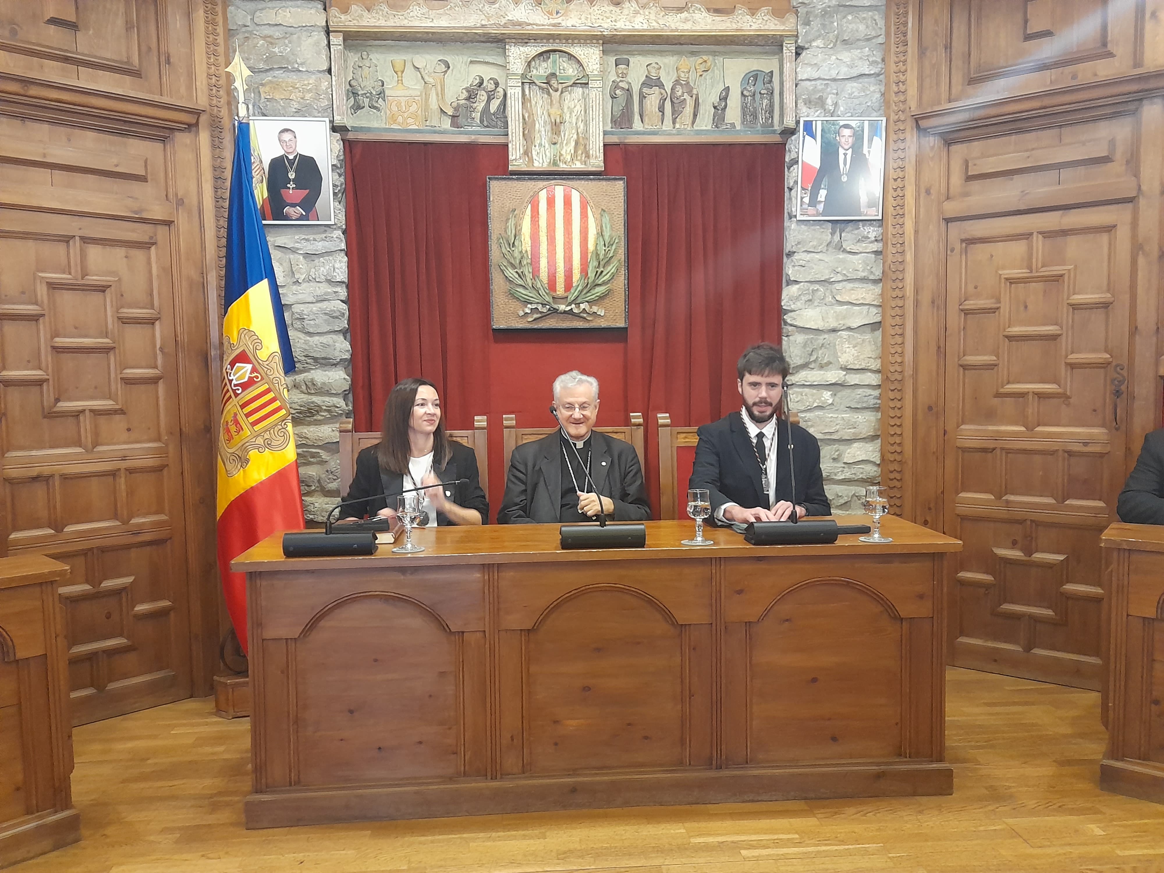 Sofia Cortesao, Joan Enric Vives i Cerni Cairat. Sofia Cortesao, Joan Enric Vives i Cerni Cairat.