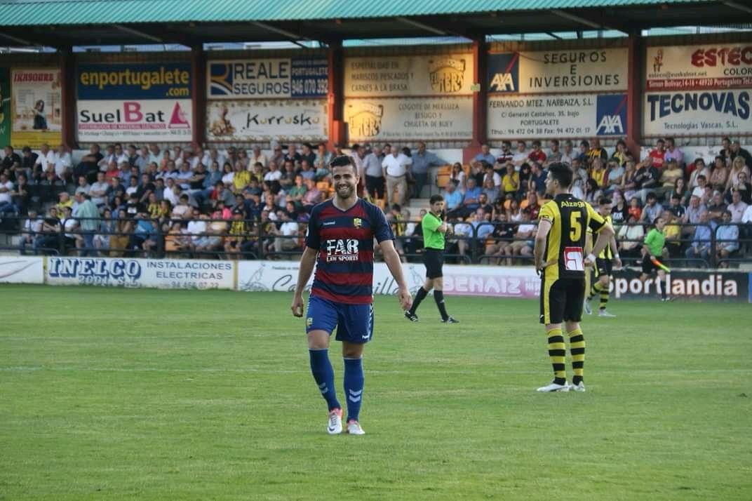 El davanter, durant la seva etapa a la UE Llagostera. El davanter, durant la seva etapa a la UE Llagostera.