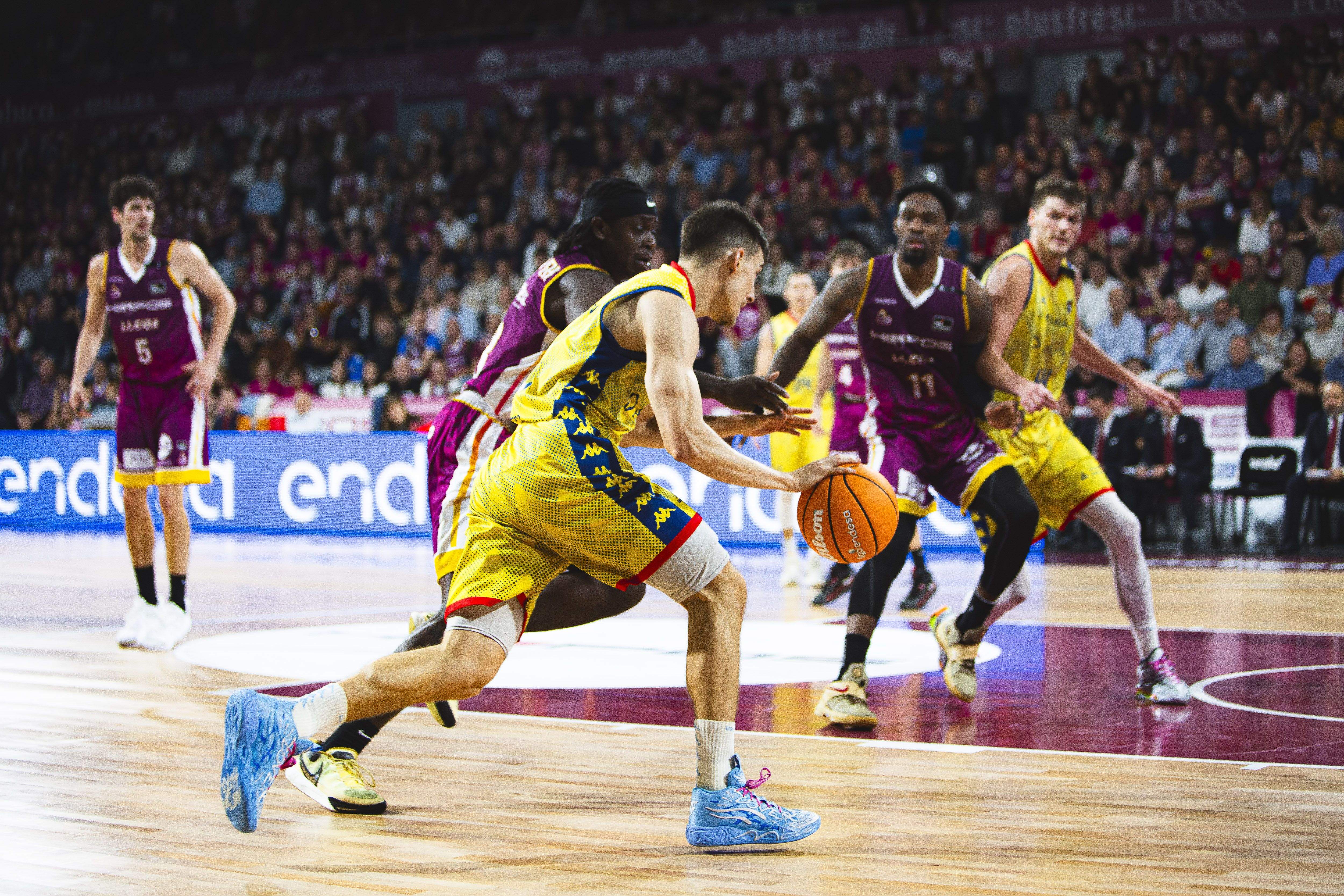 El MoraBanc Andorra, en un duel del curs passat contra l'Hiopos Lleida.