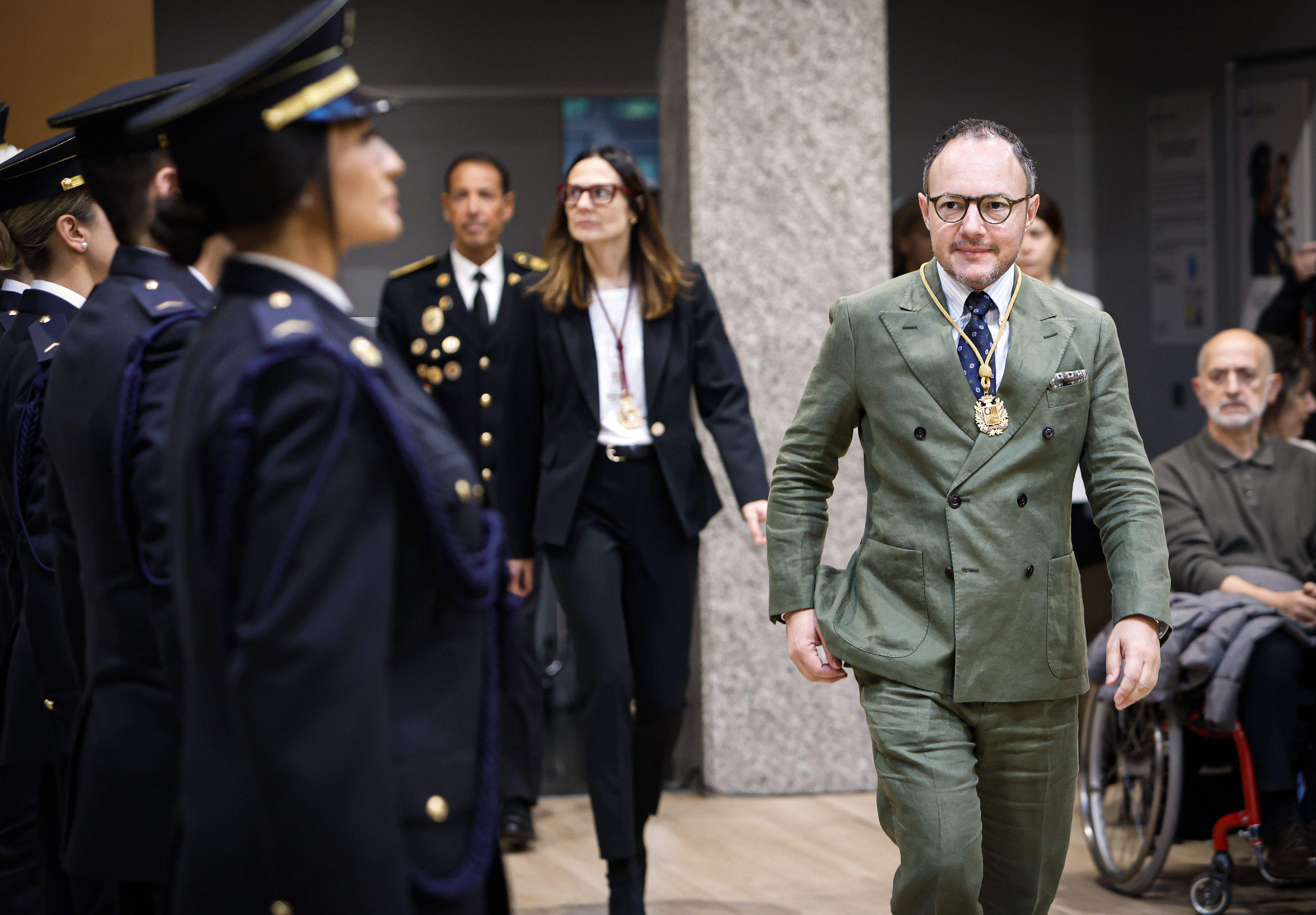 El cap de Govern, Xavier Espot, amb la ministra de Justícia, Ester Molné, al darrere.