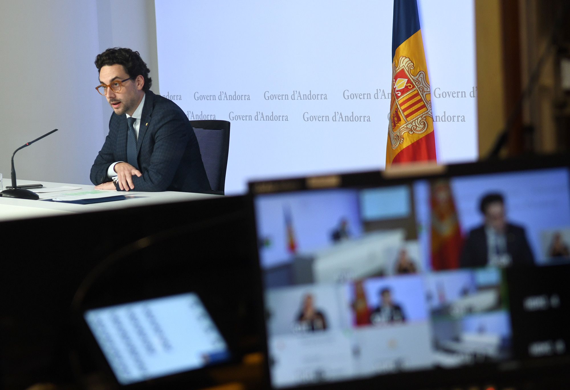 Casal, durant la roda de premsa, captat des de la sala de control.