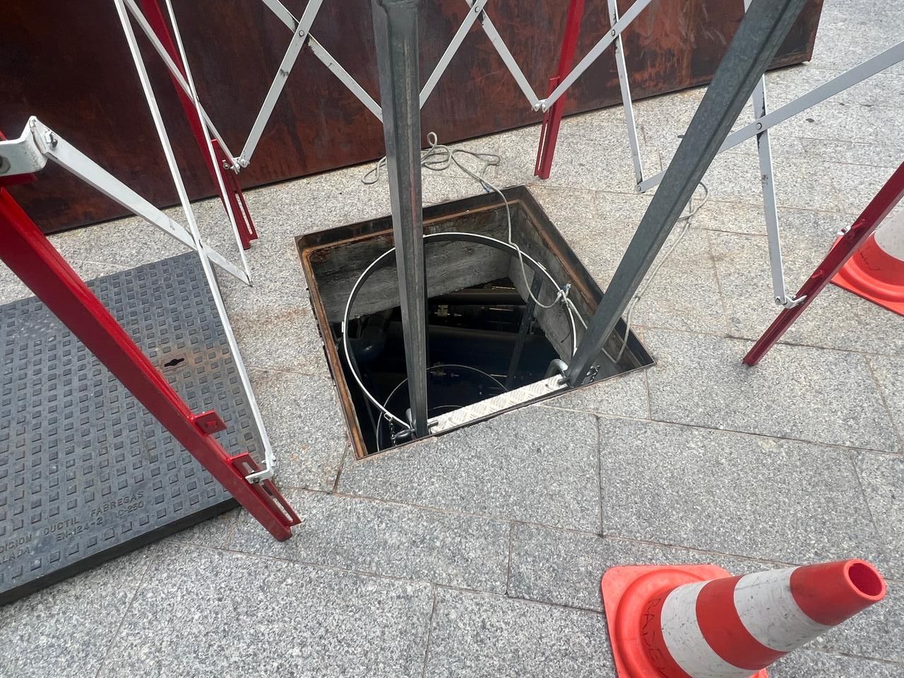 Espai per on s'entra a les sales de manteniment de les fonts. // T.S. Espai per on s'entra a les sales de manteniment de les fonts. // T.S.