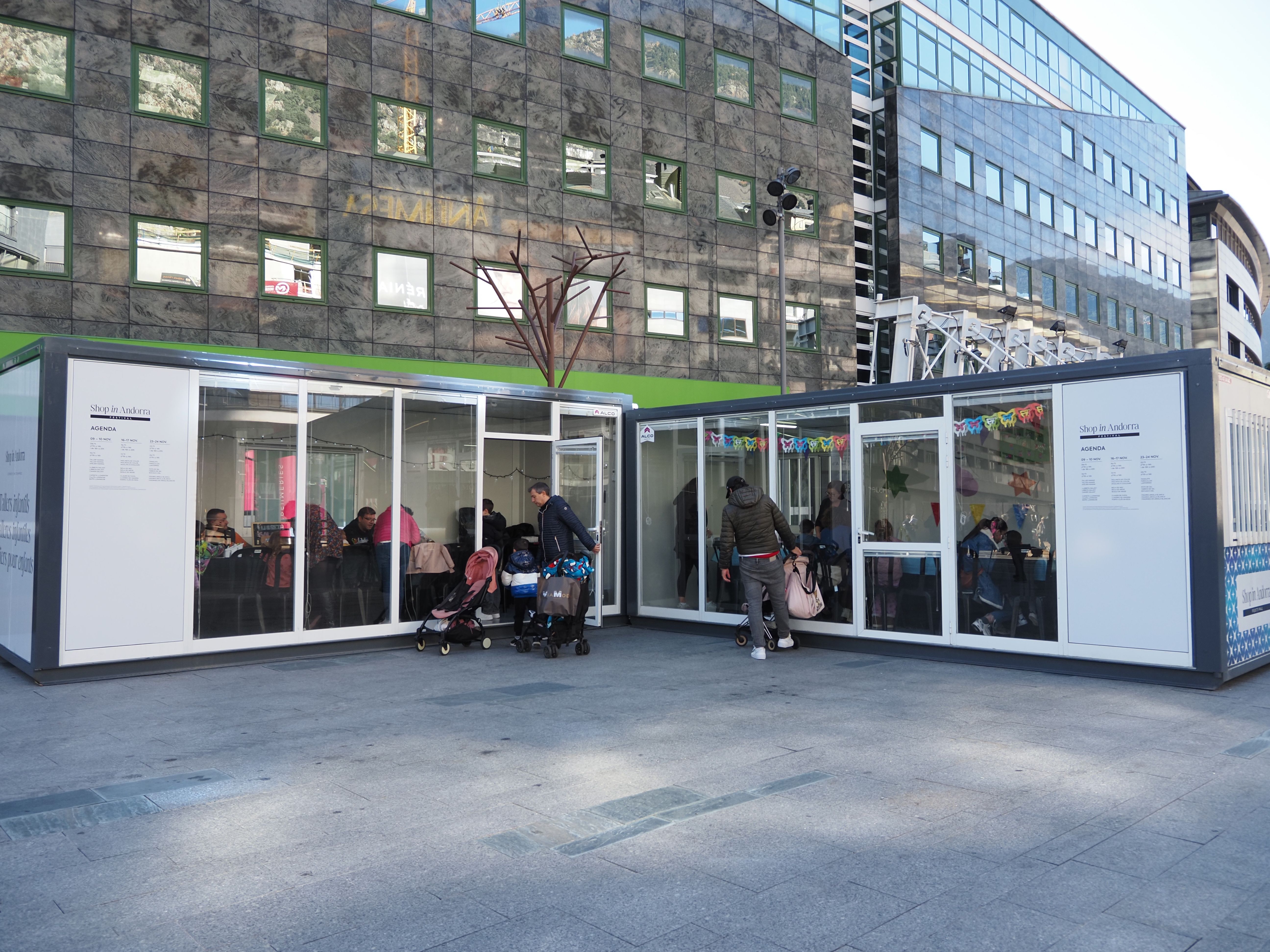 Un dels punts per tallers infantils. Un dels punts per tallers infantils.