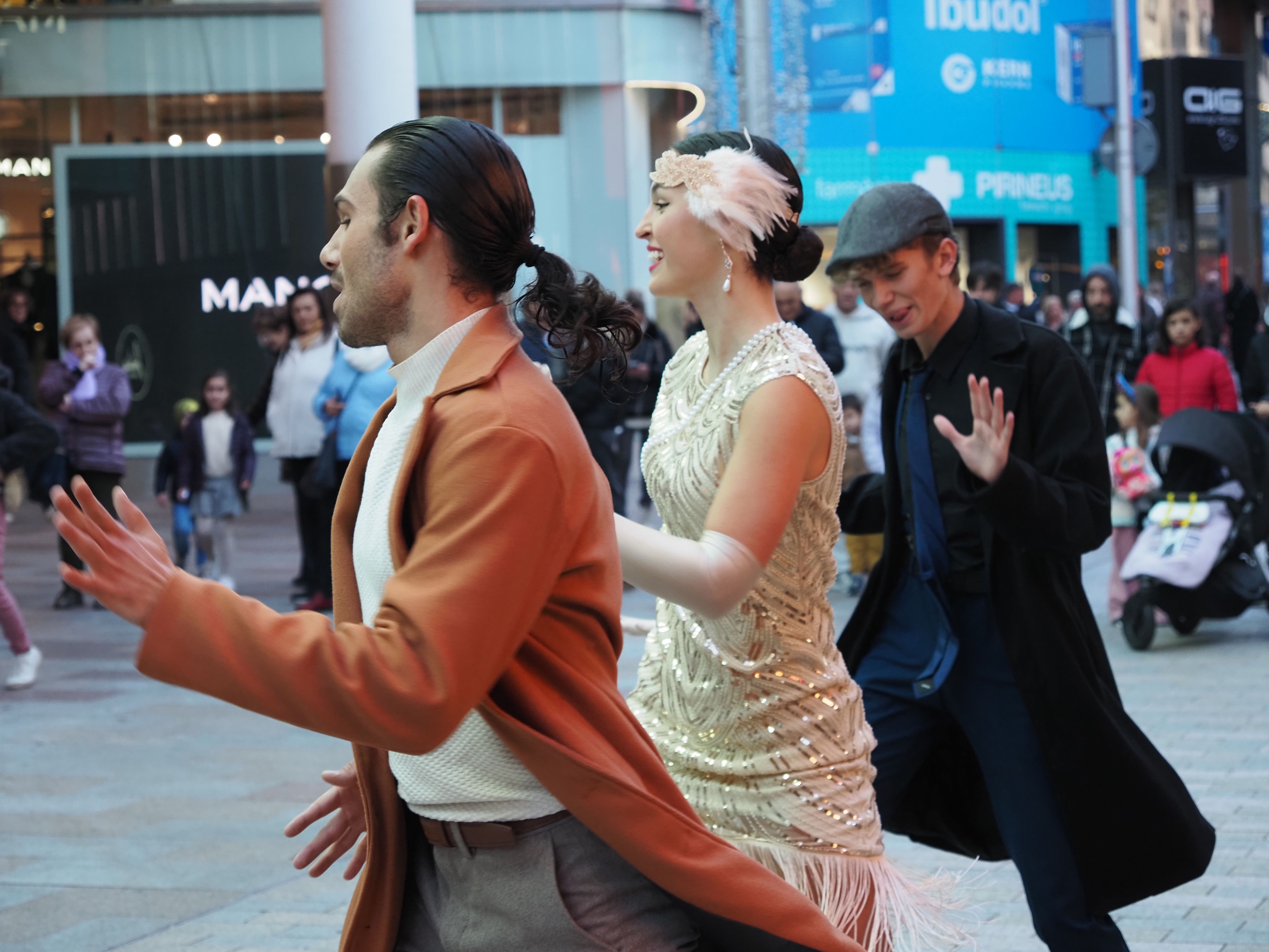 Espectacle itinerant de Líquid Dansa al Shop in Andorra Festival. Espectacle itinerant de Líquid Dansa al Shop in Andorra Festival.