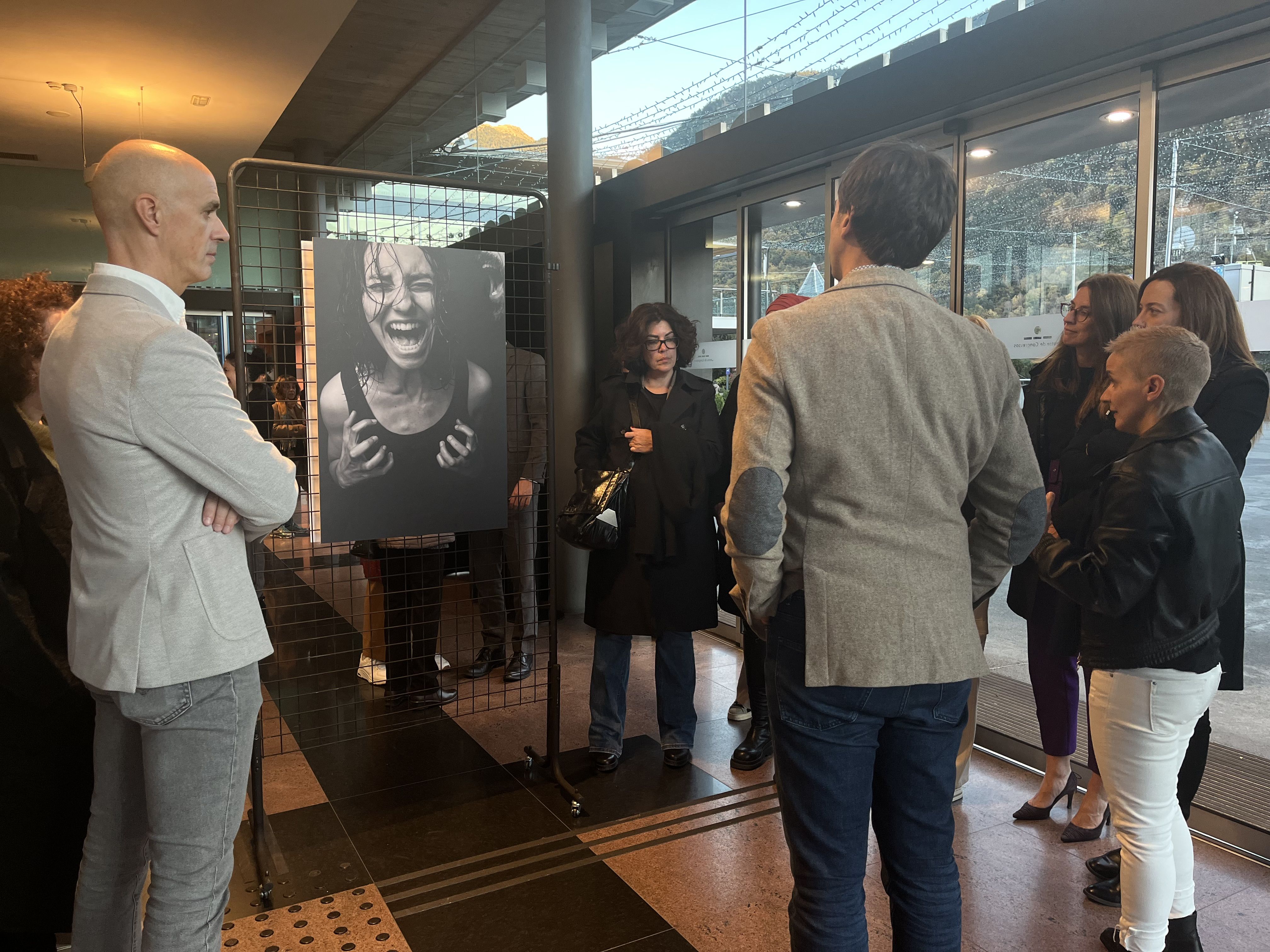 Un moment de la inauguració de la mostra ‘L’amor no és l’hòstia’.