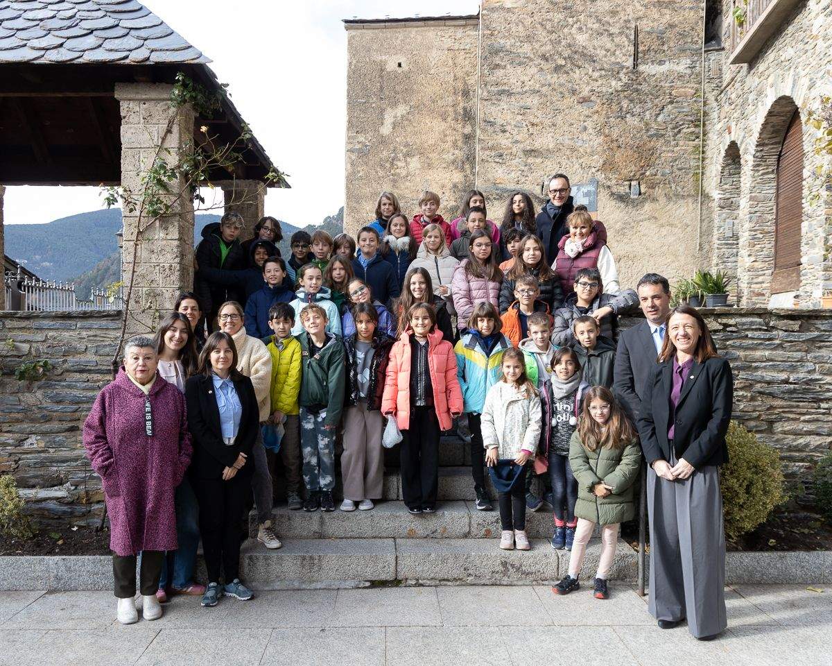 Els alumnes de primària de l'escola andorrana i francesa d'Ordino.