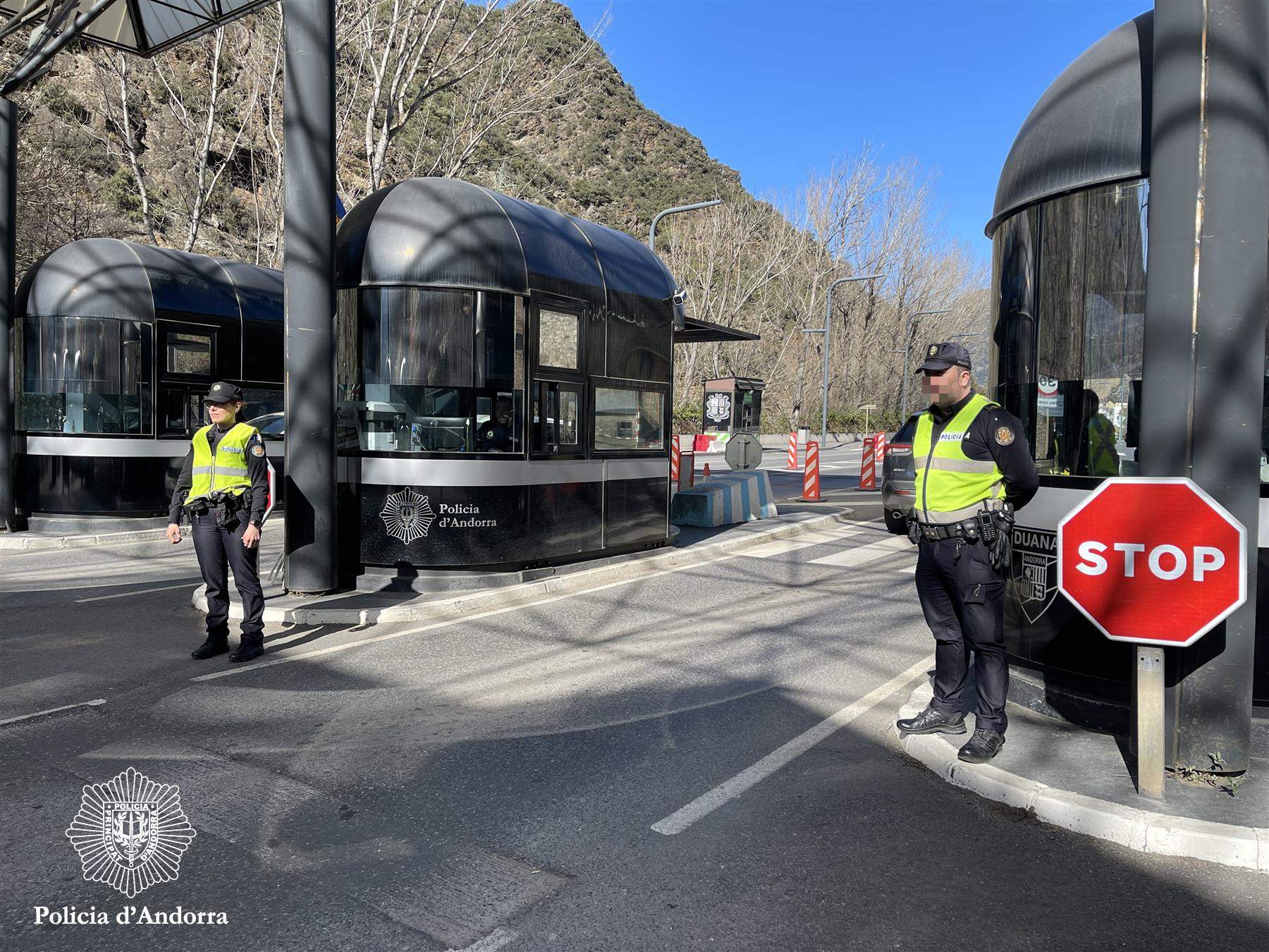 La dona ha estat conduïda fins a la frontera per fer efectiva l'ordre d'expulsió.