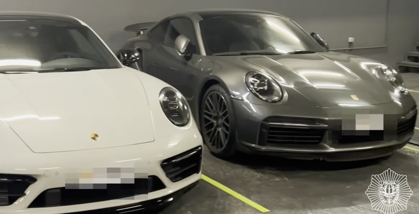 Dos dels nou cotxes comissats.