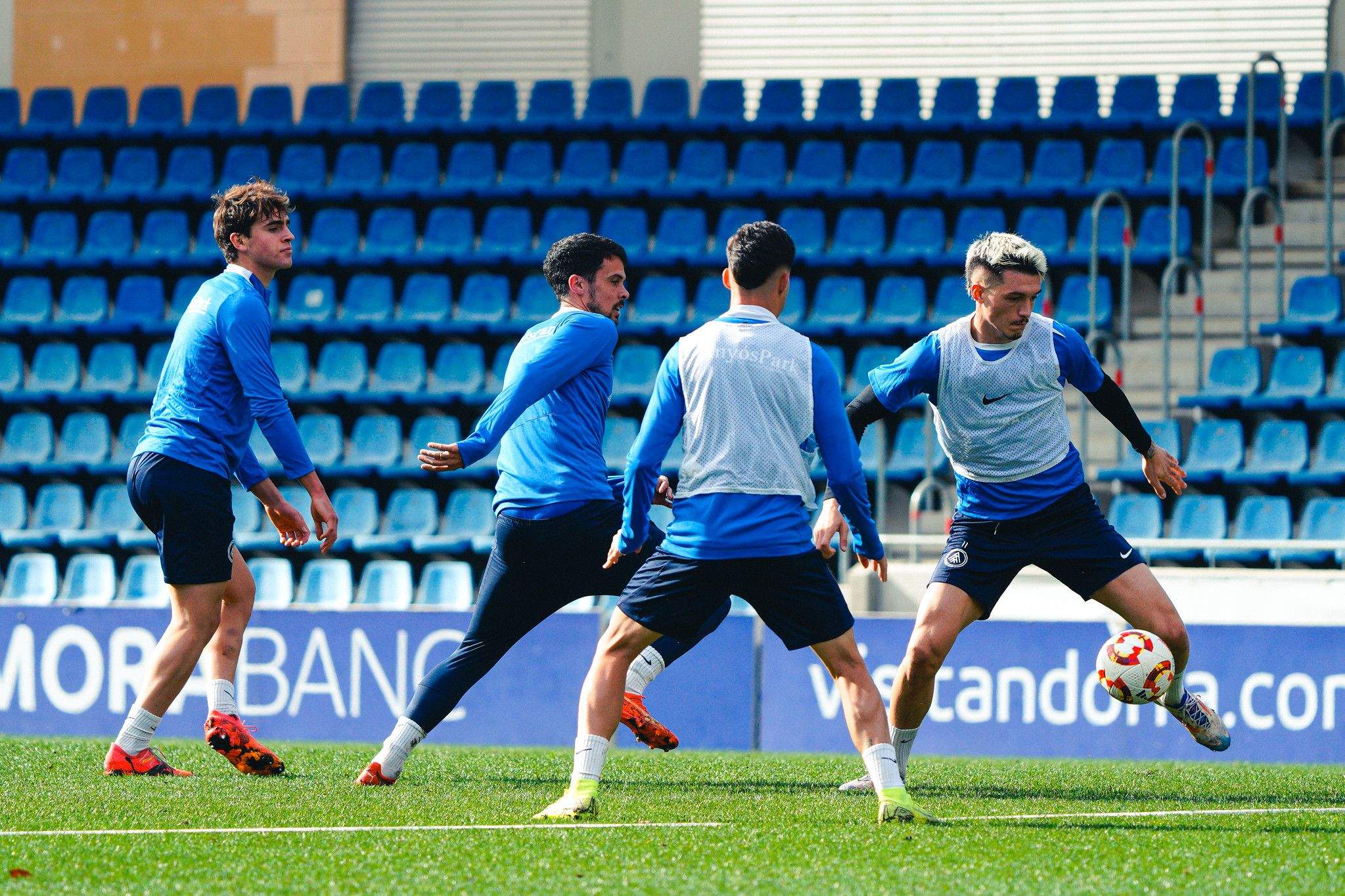 El jove 'Bomba', Erik Morán, Luismi i Lautaro, en un dels entrenaments d'aquest mes de novembre.