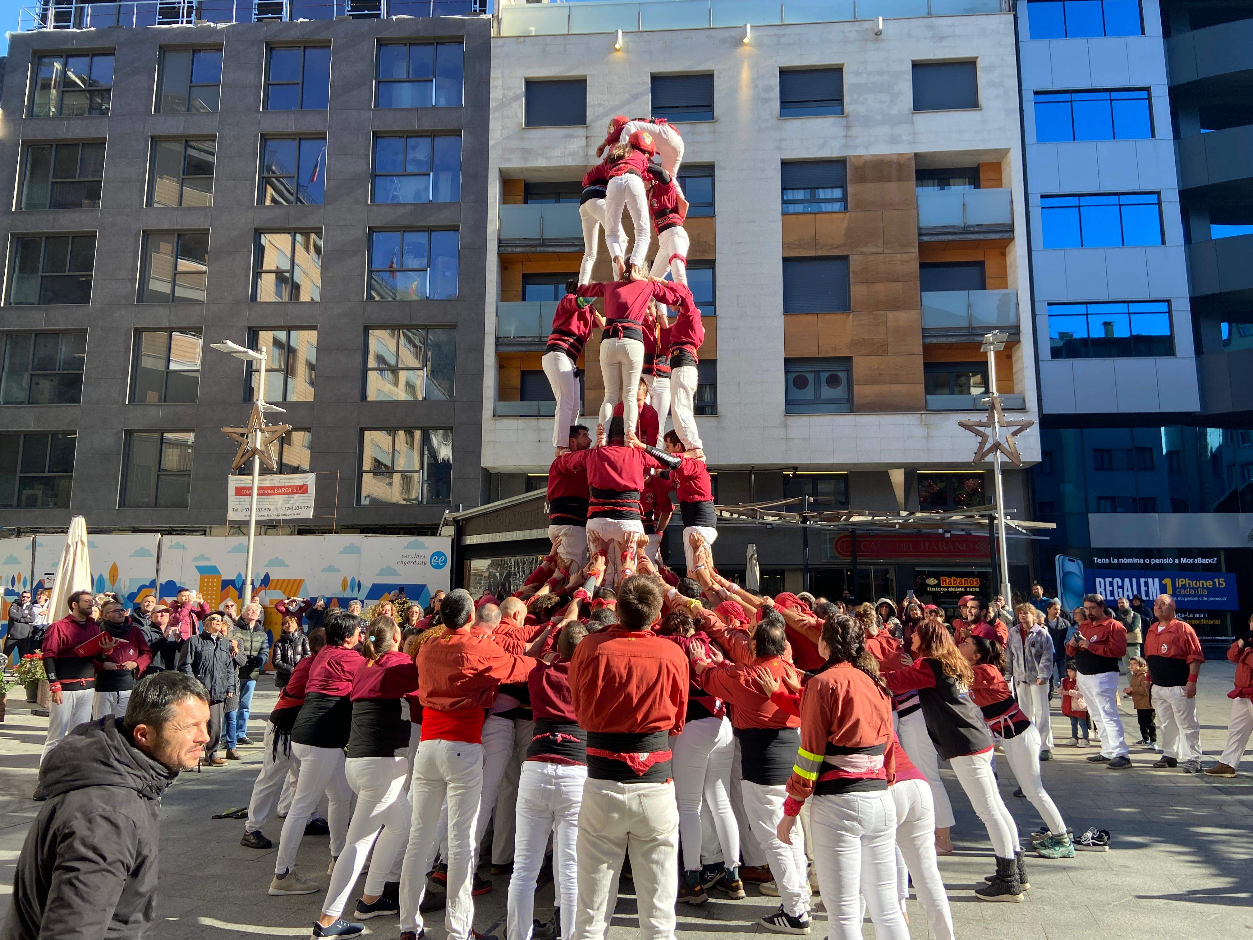 Les tres colles, juntes amb un únic objectiu. Les tres colles, juntes amb un únic objectiu.