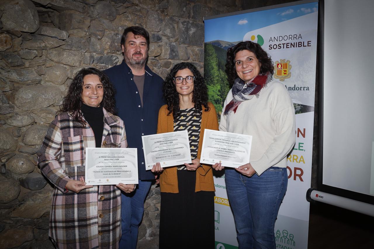 Els premiats en el concurs d'iniciatives ambientals.