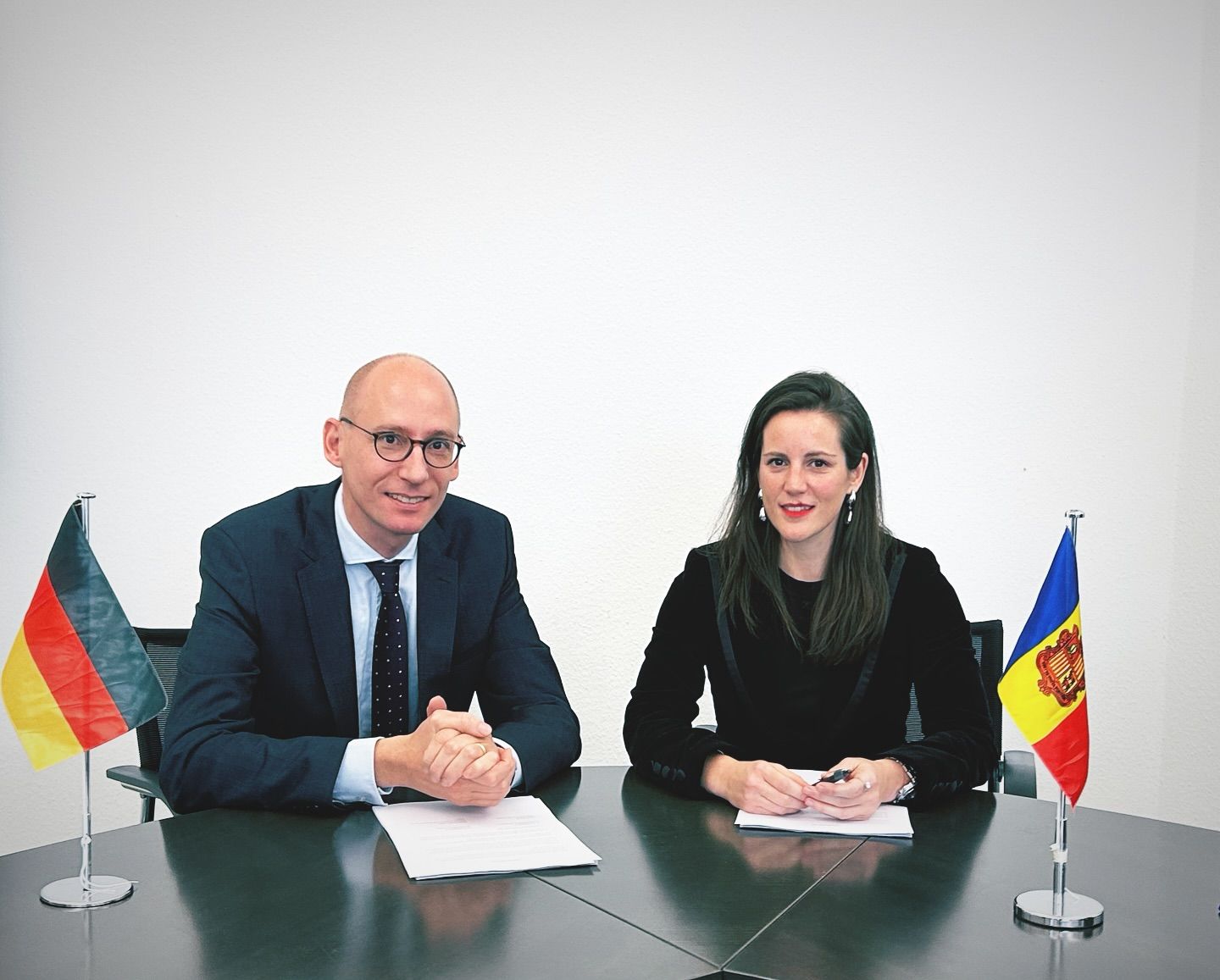 Noelia Souque amb el representant del ministeri de Finances alemany Daniel Fehling.