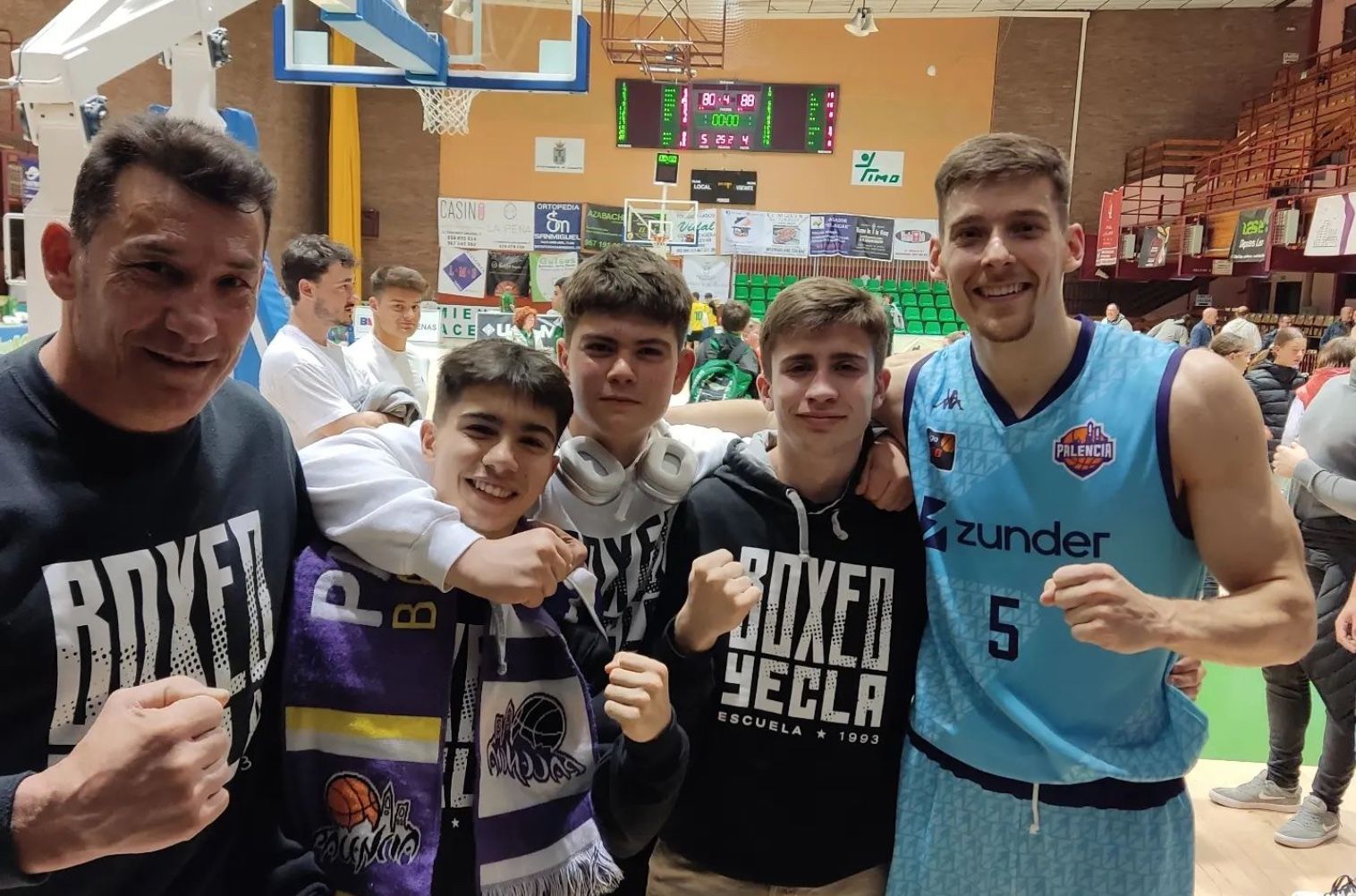 José Ortega pare, amb alguns dels seus alumnes, aficionats de luxe per al Chumi. José Ortega pare, amb alguns dels seus alumnes, aficionats de luxe per al Chumi.