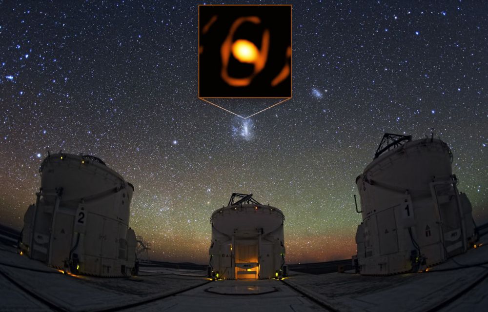 Ubicació de WOH G64 en el gran núvol de Magalhaes, vist des del Cerro Paranal (Xile) amb els telescopis del VLTI en primer pla. Crèdit: ESO/K. Ohnaka et al./Y. Beletsky (LCO) Ubicació de WOH G64 en el gran núvol de Magalhaes, vist des del Cerro Paranal (Xile) amb els telescopis del VLTI en primer pla. Crèdit: ESO/K. Ohnaka et al./Y. Beletsky (LCO)