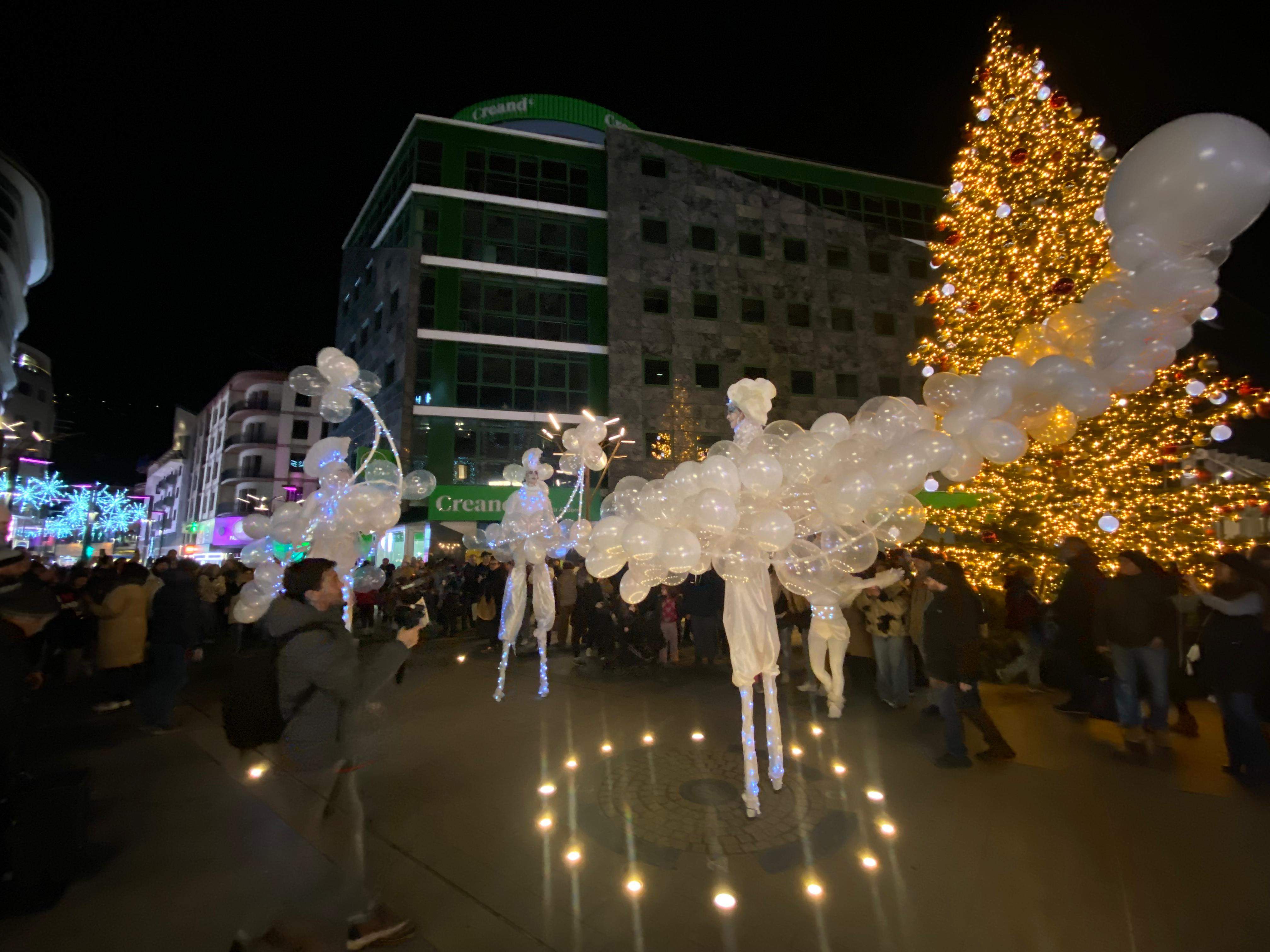 La plaça de la Rotonda ha estat el fi de festa de la companyia.