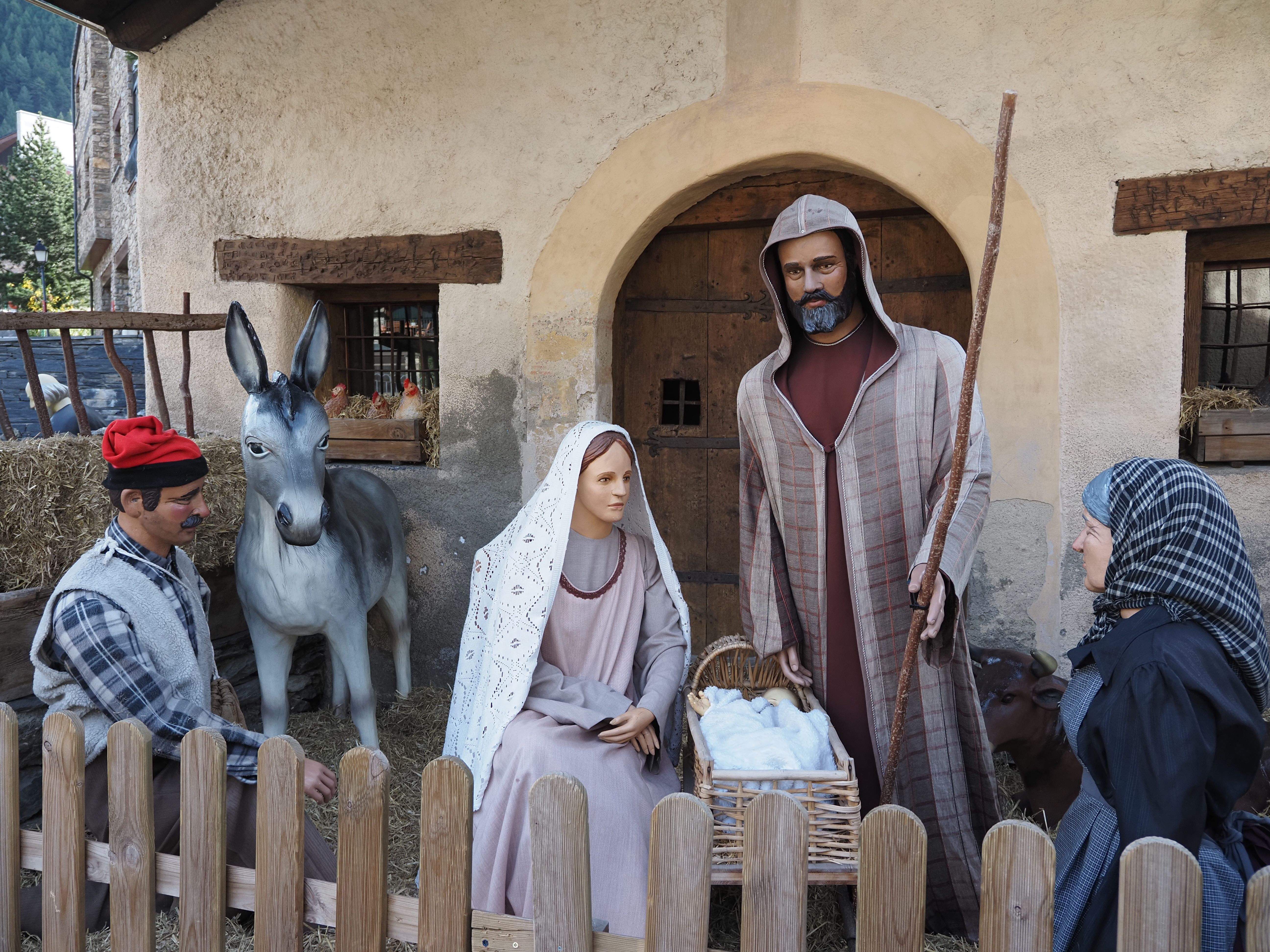 El naixement del pessebre gegant. El naixement del pessebre gegant.