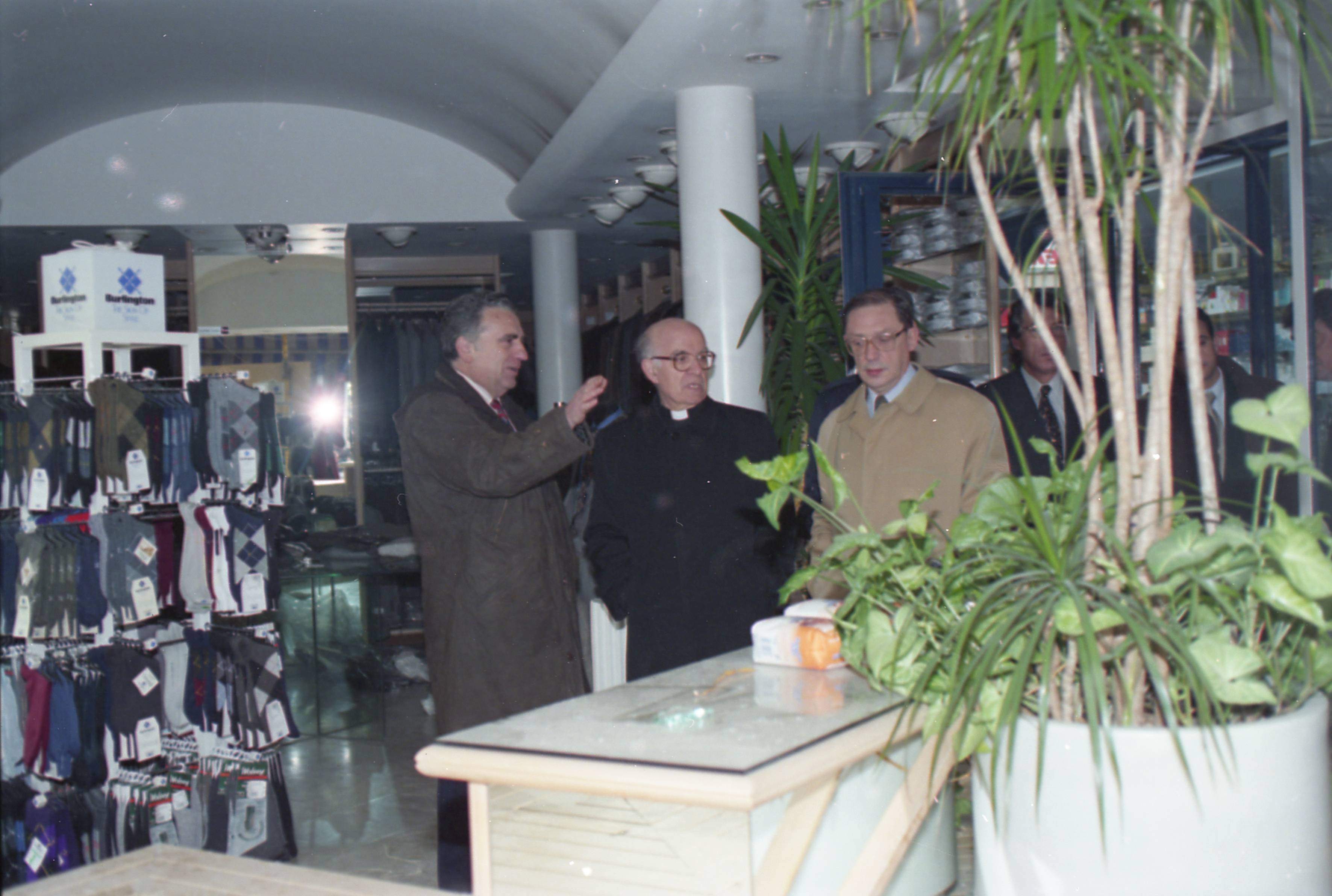 Visita als establiments afectats per part del Copríncep mitrat, Joan Martí Alanis, i el cap de Govern en funcions, Òscar Ribas.