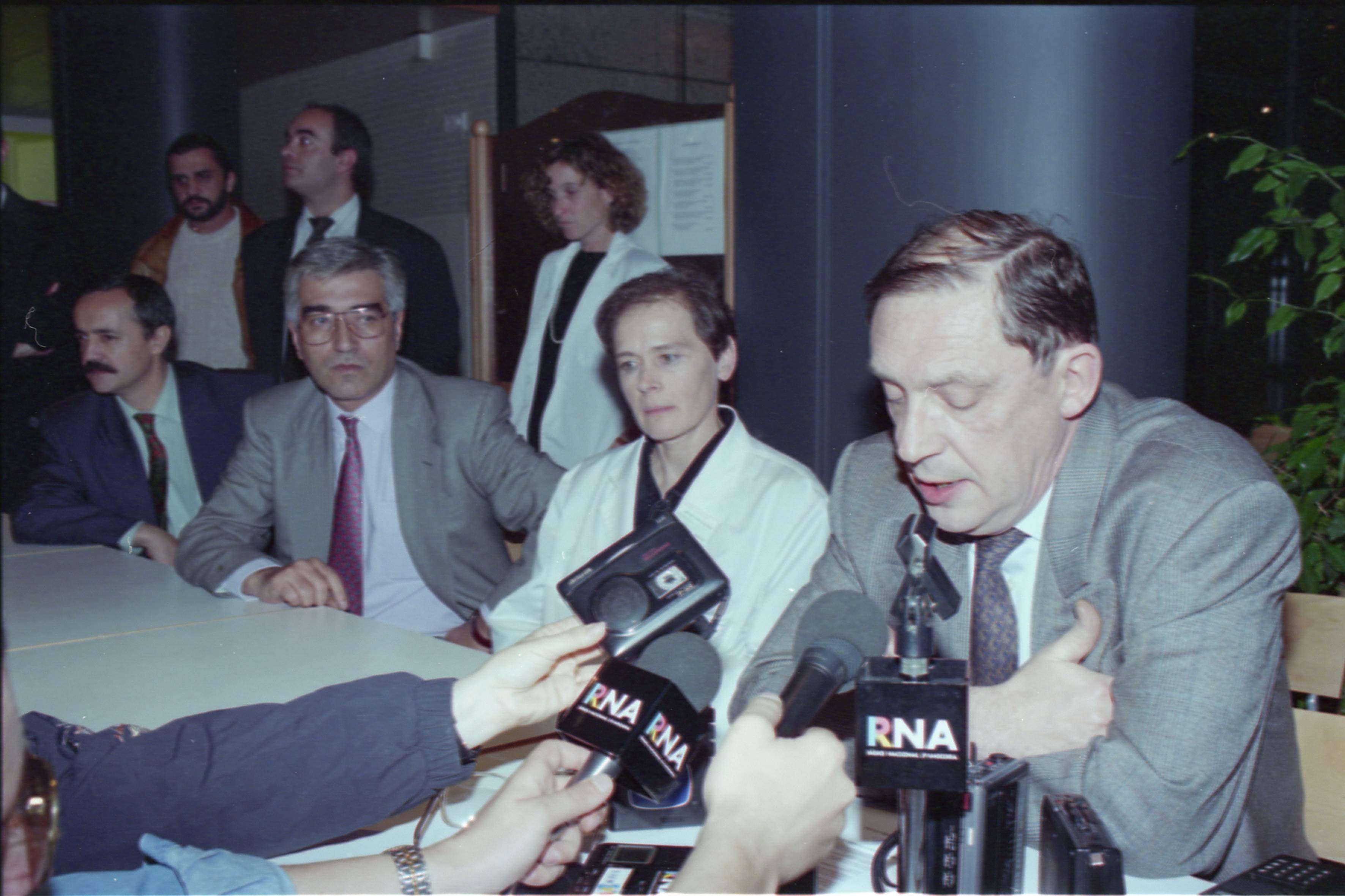 Compareixença dels responsables governamentals.