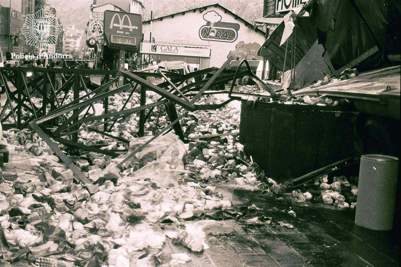 Situació que presentava l'exterior del Monsa poc després de la col·lisió.